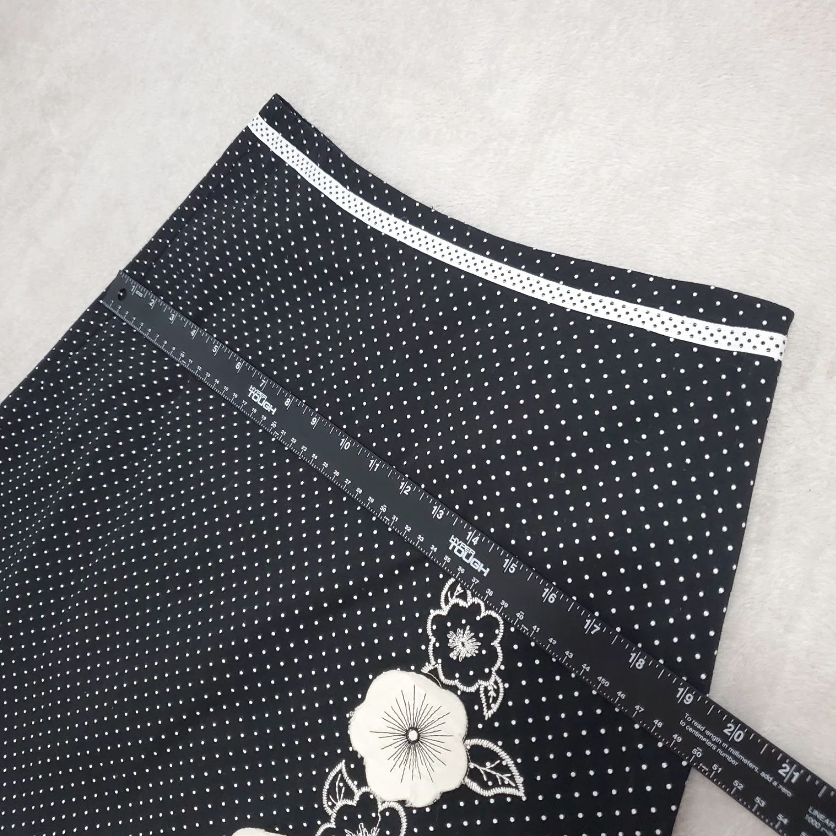 Etro VINTAGE Joe Benbasset Skirt Women A-Line Short 9 Black White Polka Dot Flower Applique Retro Size 30" / US 8 / IT 44 - 7 Thumbnail