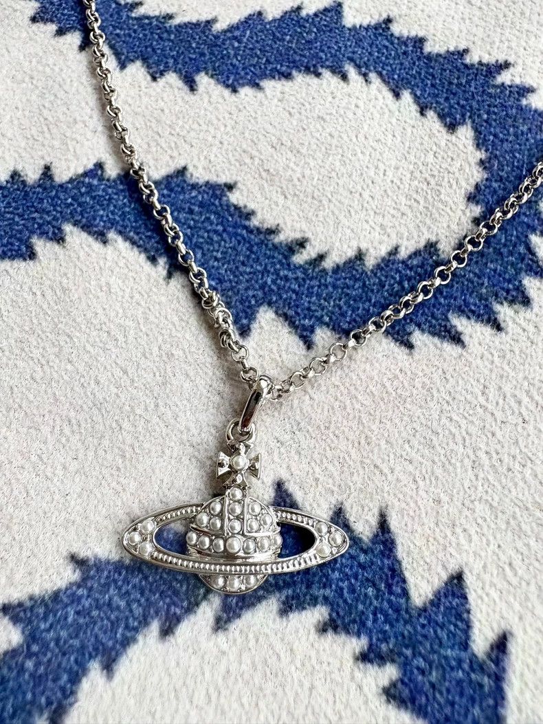 Vivienne Westwood Vivienne Westwood Vintage Silver Pearl Saturn Flat Necklac Size ONE SIZE - 1 Thumbnail