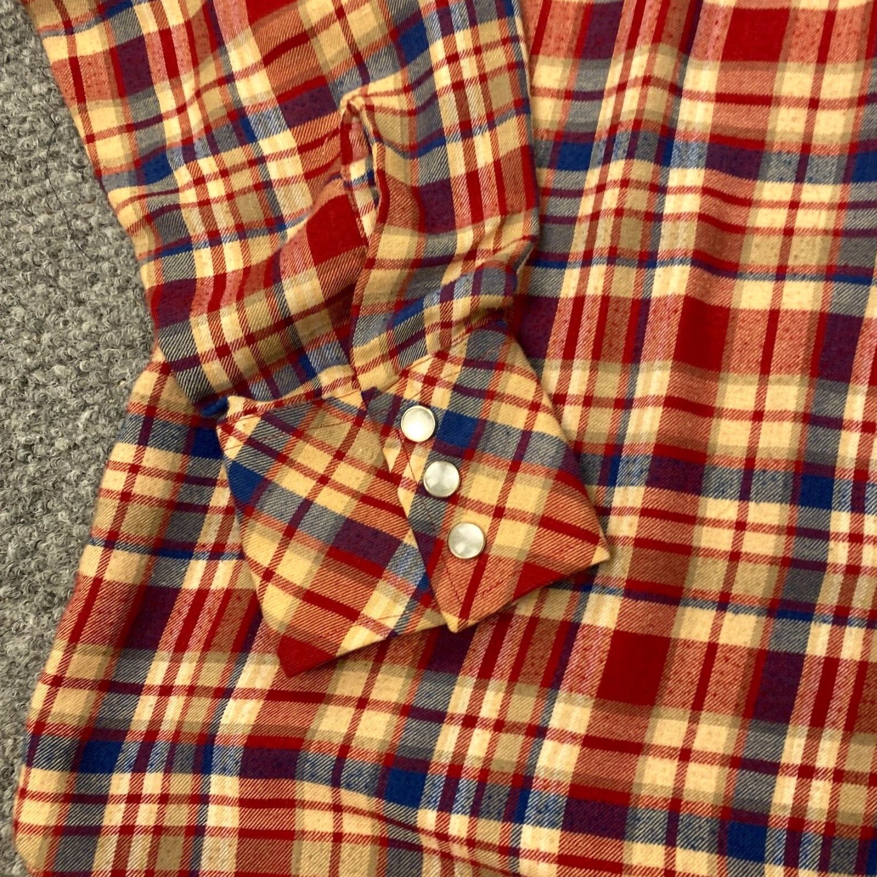 Vintage VINTAGE Campus Men's Flannel Shirt Long Sleeve Button-Up Western Plaid Pearl Snap Large Red Size US L / EU 52-54 / 3 - 5 Thumbnail
