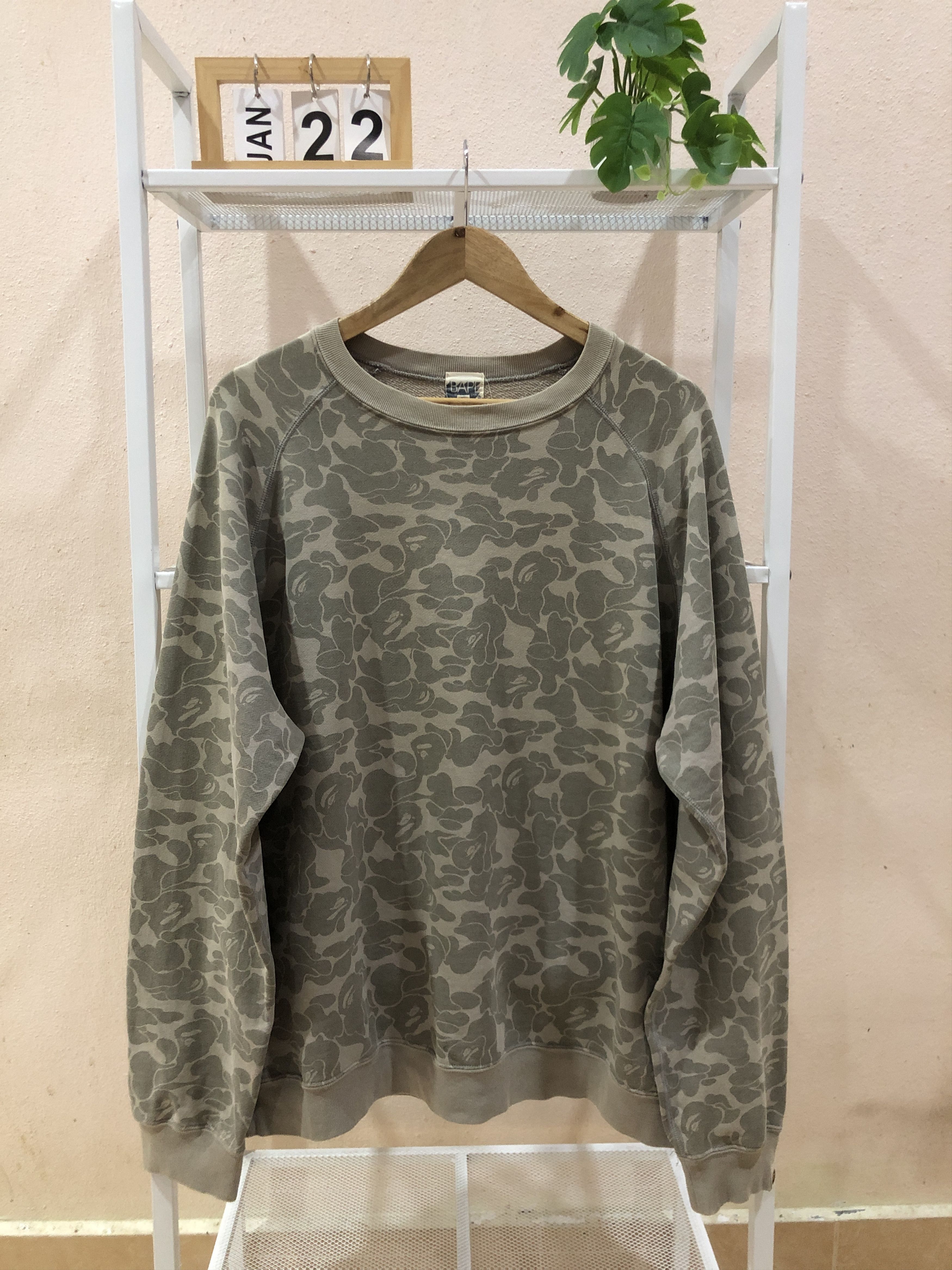 Bape RARE OG 2004 A Bathing Ape Harajuku Store Camo Crewneck Size US L / EU 52-54 / 3 - 1 Thumbnail