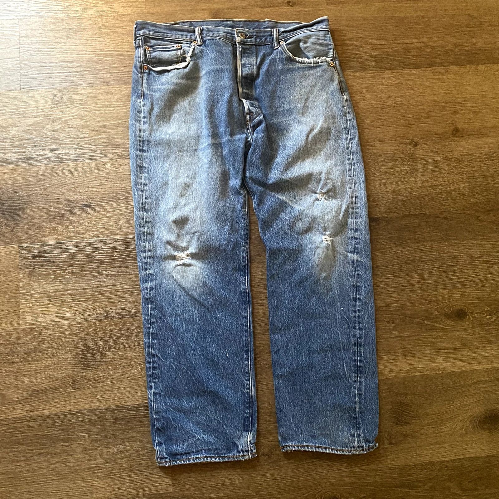 Levi's Worn and Loved Levi's 501 Mid Wash Jeans Size US 36 / EU 52 - 1 Thumbnail