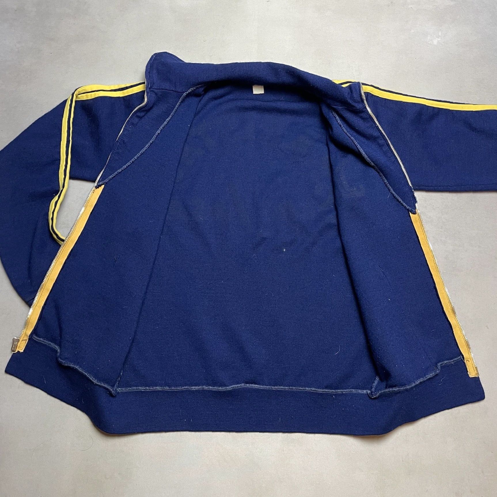VINTAGE Maristas San Jose College Spain Sweatshirt Jacket
