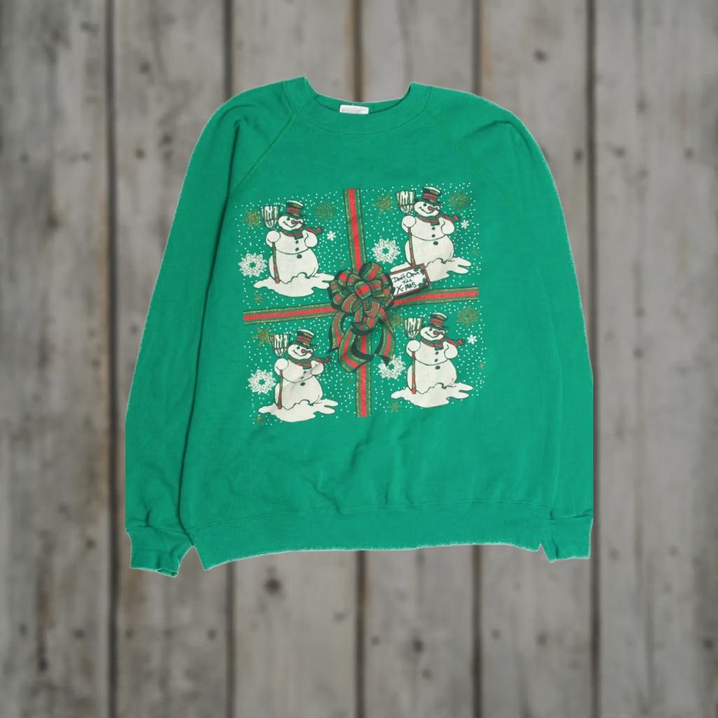 Hanes VINTAGE Hanes Green Ugly Christmas Sweatshirt LARGE Green Cotton / Polyester Sweatshirt Mens Womens XL 60993 Size L / US 10 / IT 46 - 1 Thumbnail