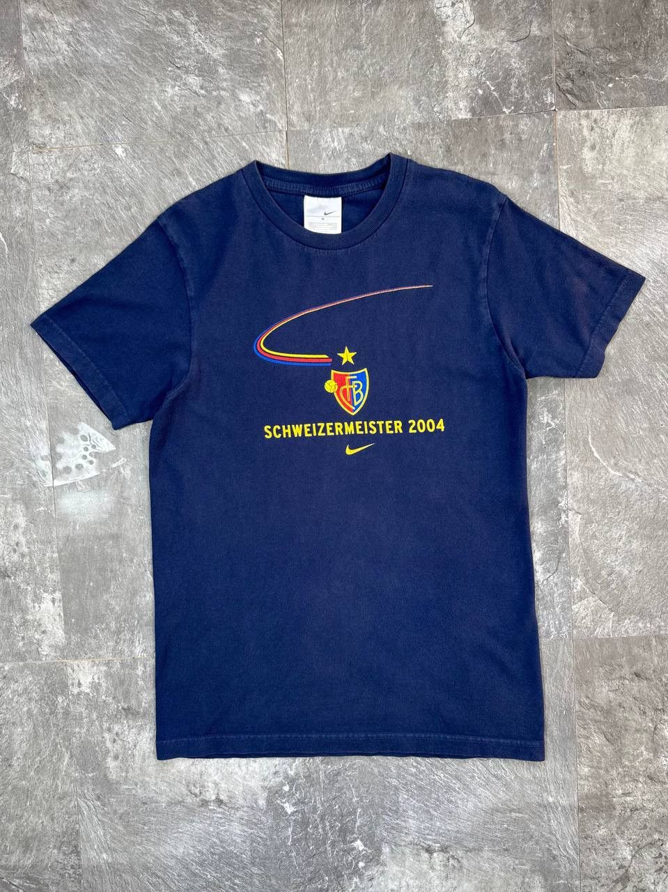 Nike Vintage Nike FC Basel 2004 T-Shirt Big Logo Size US S / EU 44-46 / 1 - 1 Thumbnail