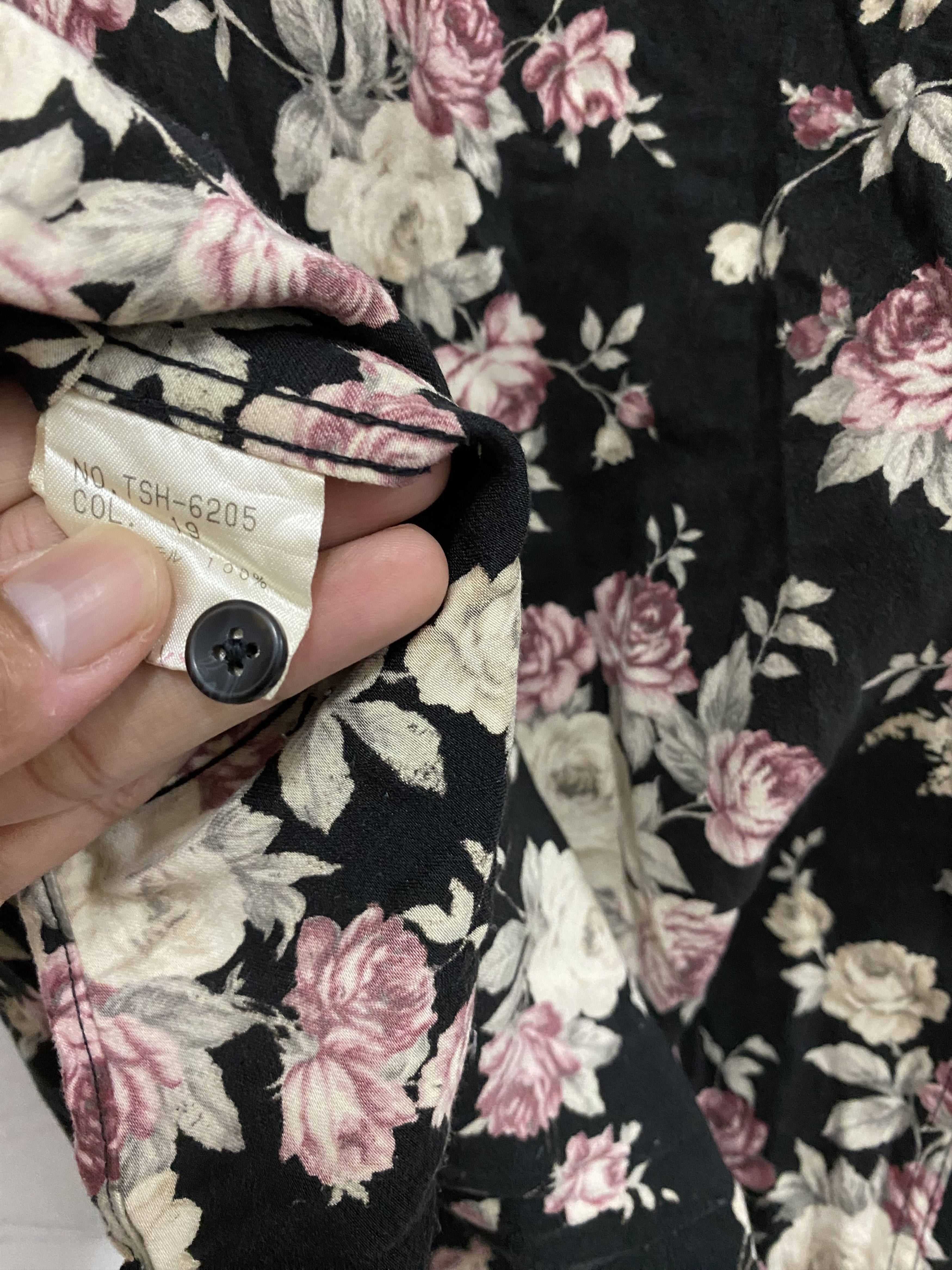 Tornado Mart Tornado Mart Roses Button Up Size US L / EU 52-54 / 3 - 4 Thumbnail