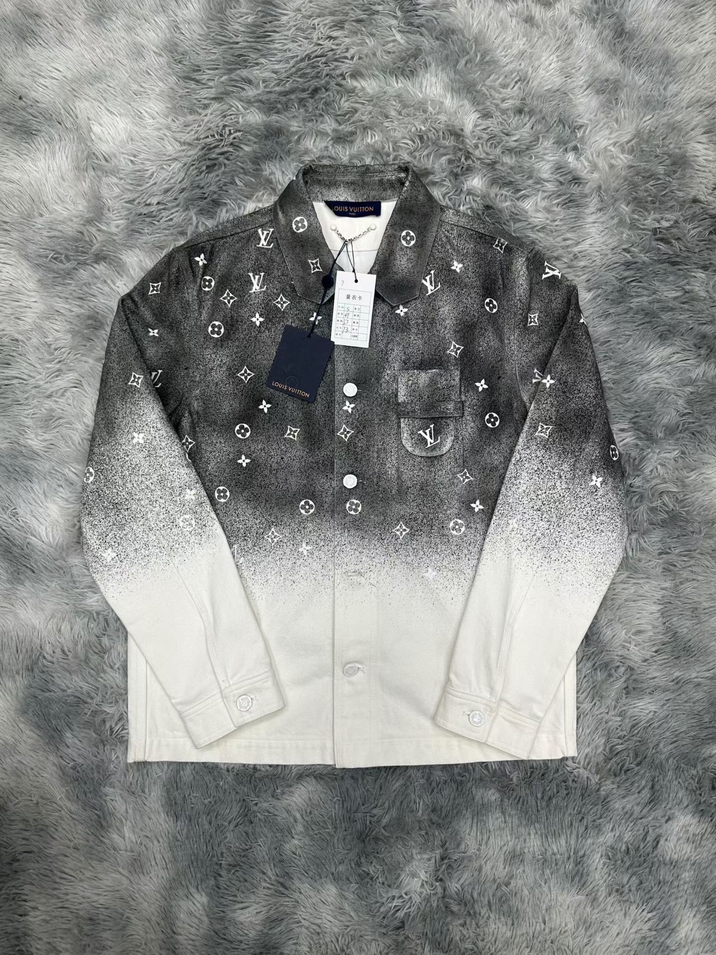 Louis Vuitton Louis Vuitton Denim Gradient Black Shirt s Men Size US S / EU 44-46 / 1 - 1 Thumbnail