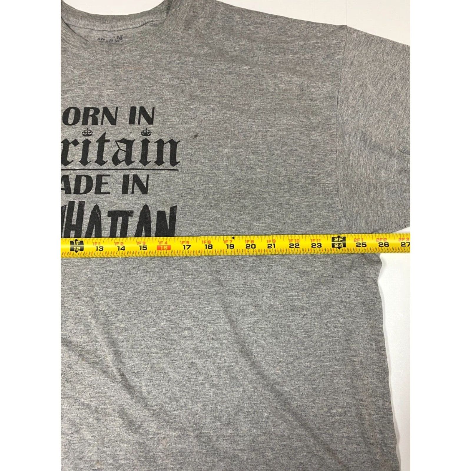 Gildan Manhattan New York Mens Shirt 2XL Gray Gildan T-Shirt Short Sleeve Crew Neck Cotton Blend Geometric Logo Modern Vintage No holes Size US XXL / EU 58 / 5 - 7 Thumbnail