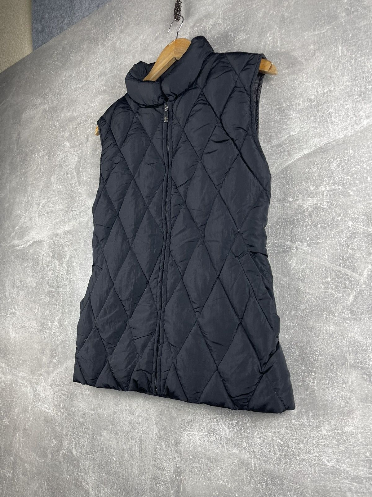 Moncler Moncler Vintage 00s Black Diamond Quilted Down Filling Vest Size XS / US 0-2 / IT 36-38 - 3 Thumbnail