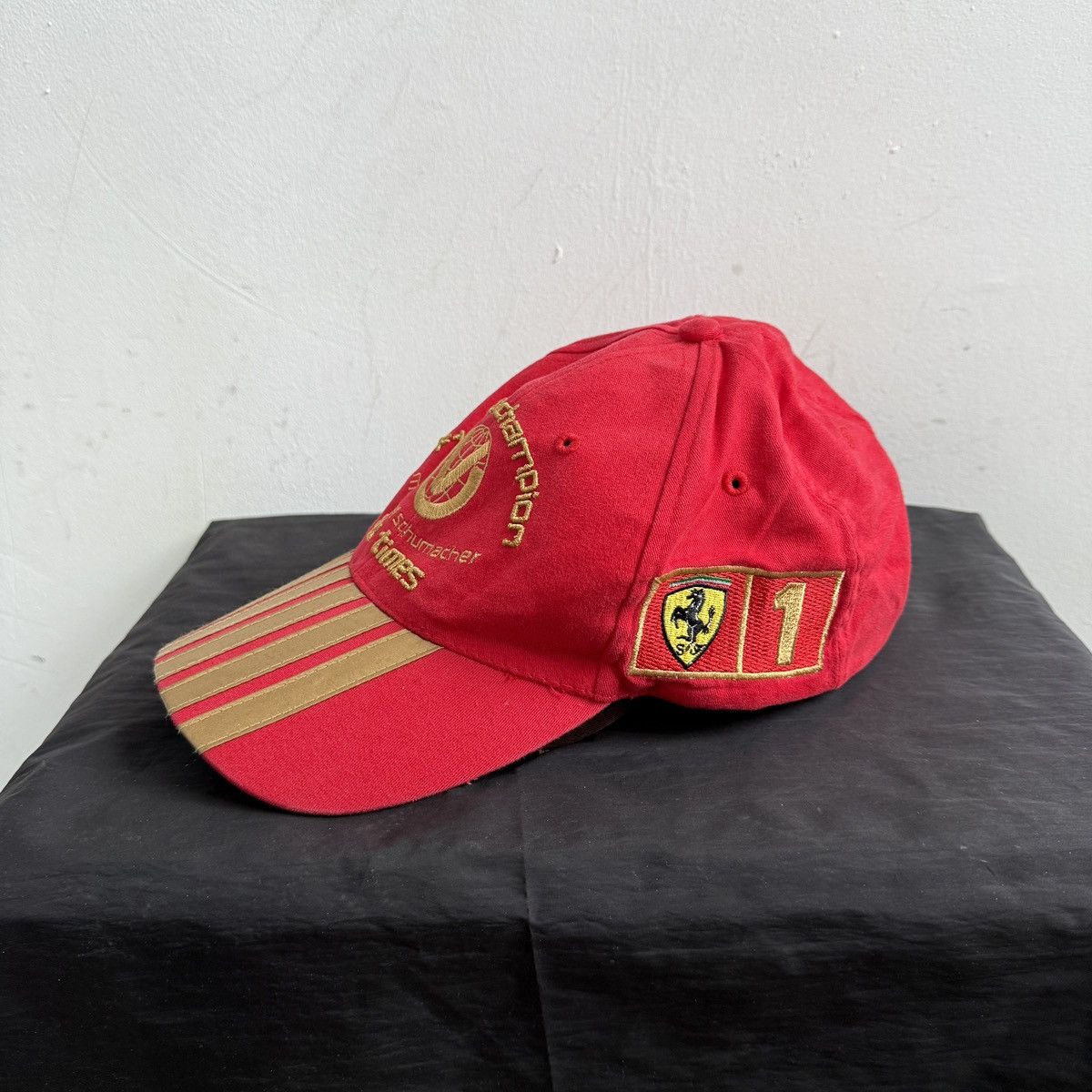Ferrari × Formula 1 Formula 1 Word Champion Six Times Michael Schumacher Red Cap Size ONE SIZE - 4 Thumbnail