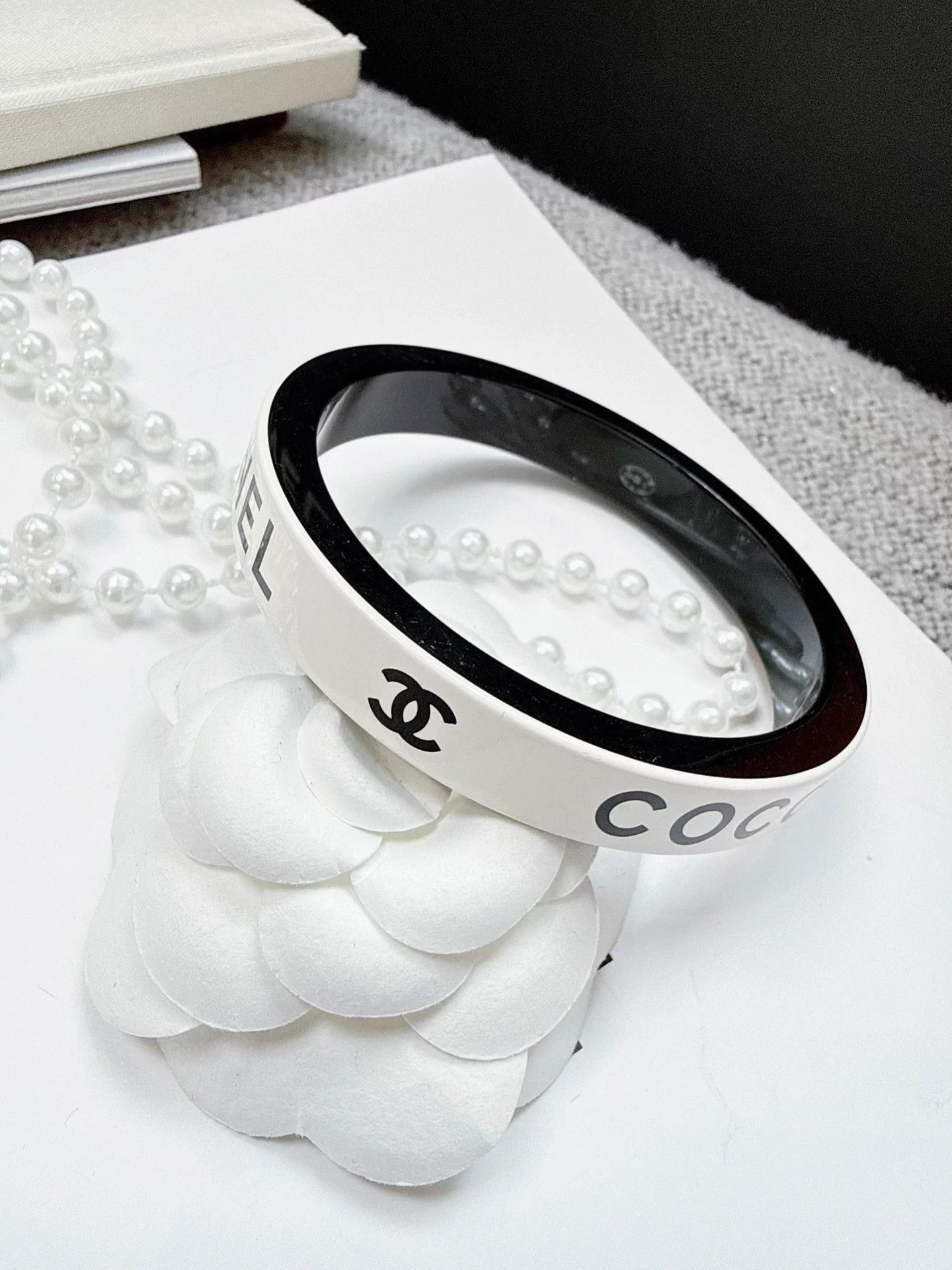Chanel Chanel 22S White Black AcrylicLetter Brace 99N Size ONE SIZE - 2 Thumbnail