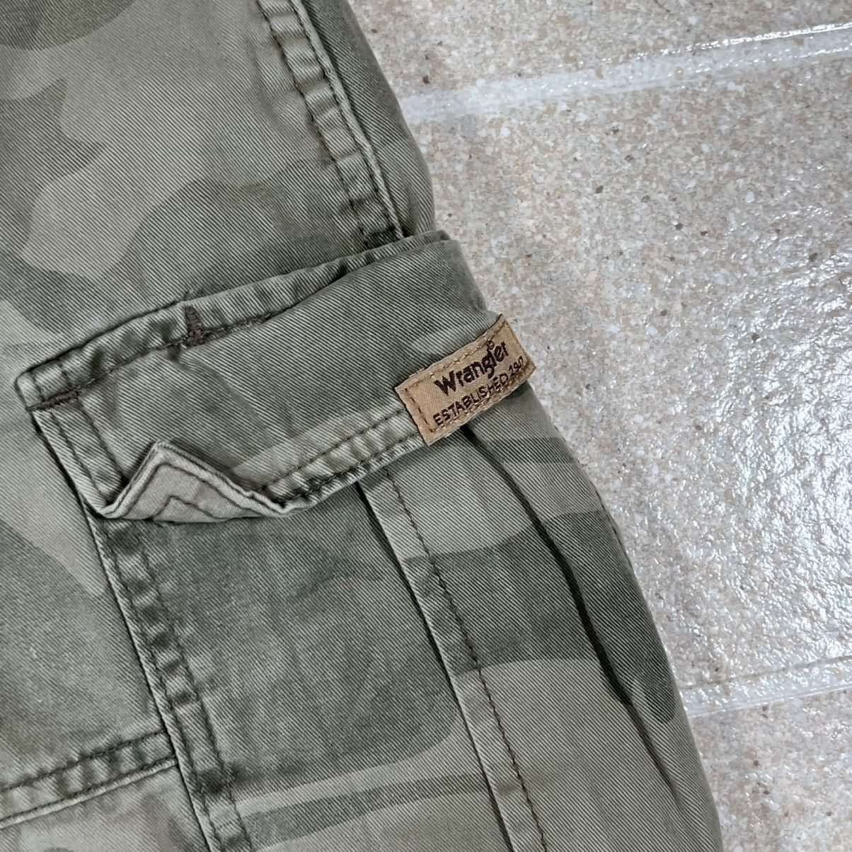 Wrangler Wrangler Mens Camo Cargo Shorts size 32 green Camouflage Size US 32 / EU 48 - 3 Thumbnail