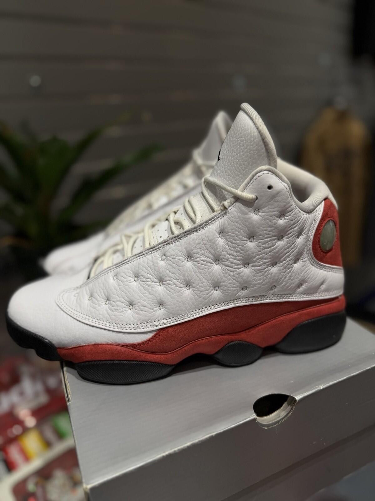 Jordan Brand Jordan Air Jordan 13 Retro Chicago White Red Black Size (10) Size US 10 / EU 43 - 6 Thumbnail