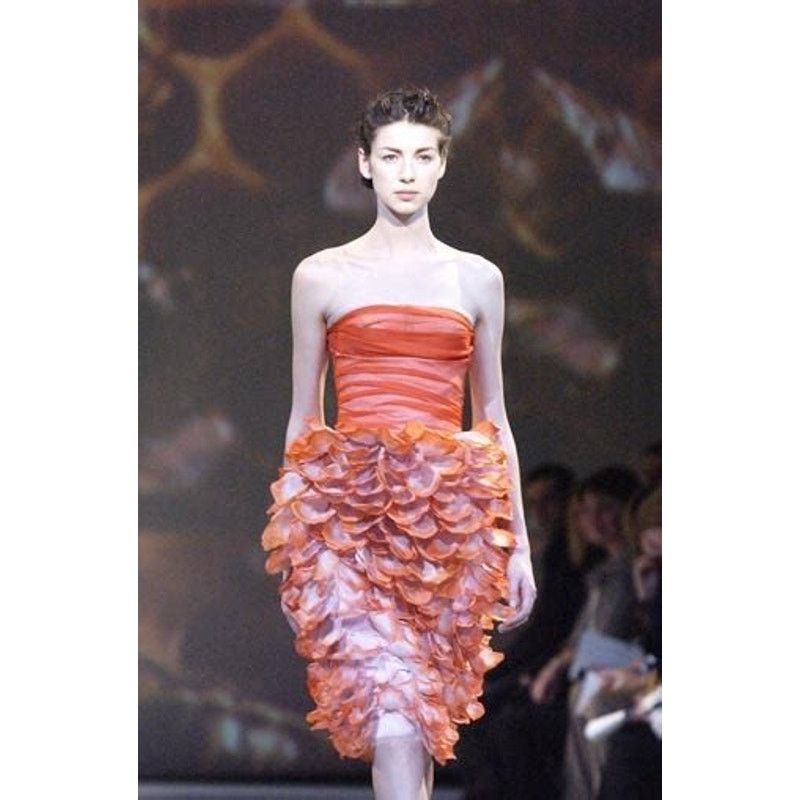 Rochas Masterpiece! Fall 2003 RTW ROCHAS 8K Petal Skirt - Look 35 Size 27" / US 4 / IT 40 - 2 Thumbnail