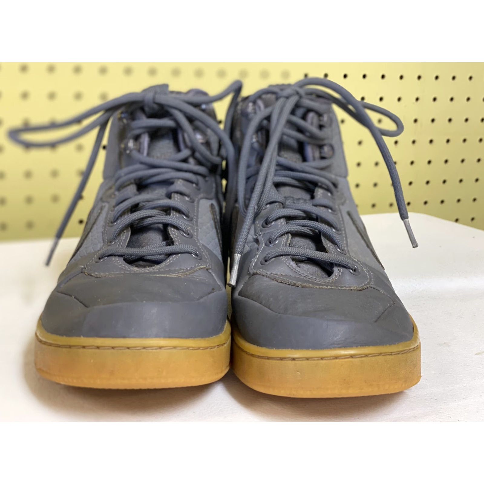 Nike Nike Court Borough Mid Winter Boots Mens 9.5 Grey Gum AA0547-001 Shoes Boots Mens Size 9.5 Grey Gum AA0547-001 Size US 9 / EU 42 - 3 Thumbnail