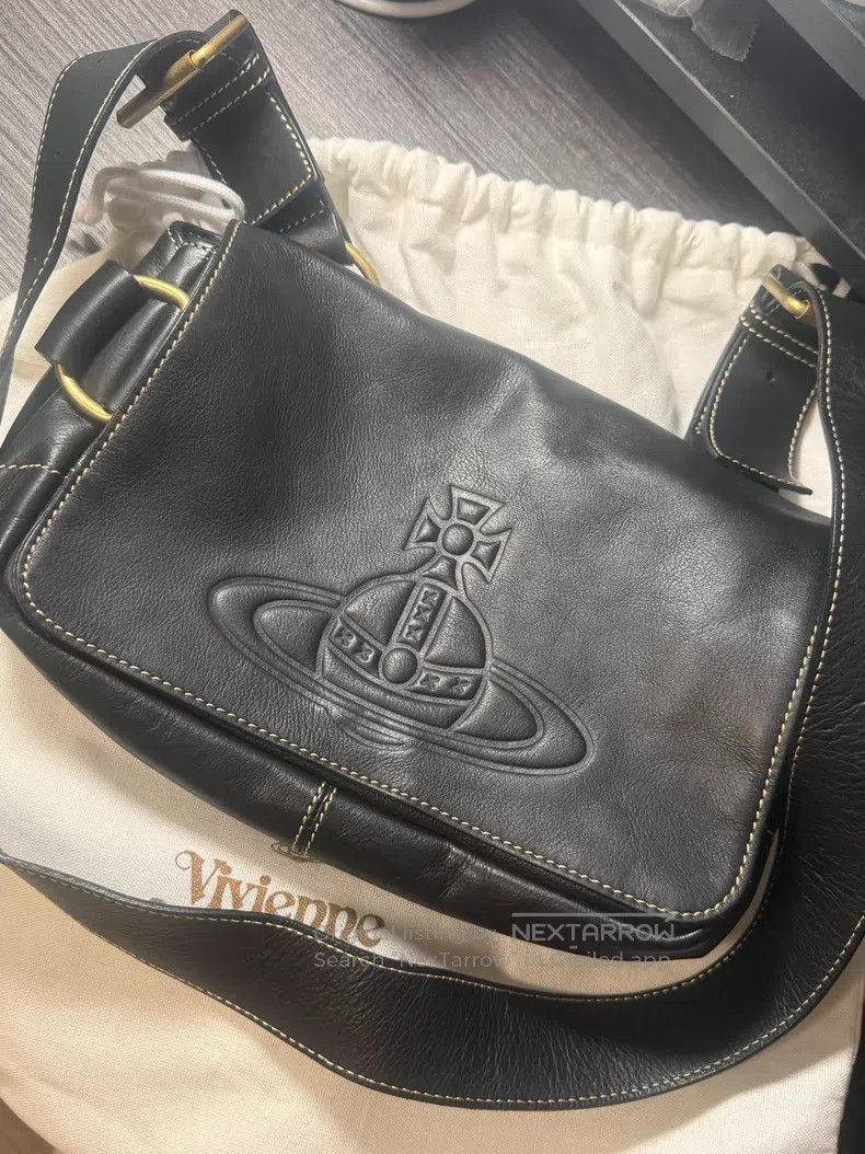 Vivienne Westwood Vivienne Westwood size OS Black Saturn orb embossed postman Size ONE SIZE - 1 Thumbnail