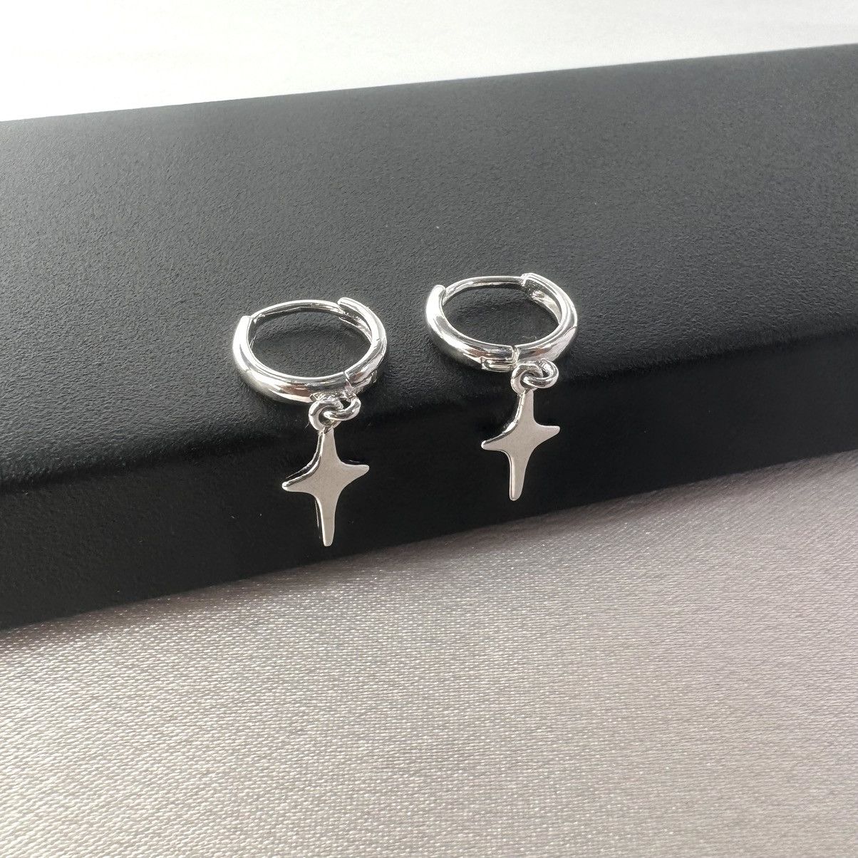 Designer Star Dangle Drop Earrings for Men Women Unisex Style Size ONE SIZE - 3 Thumbnail