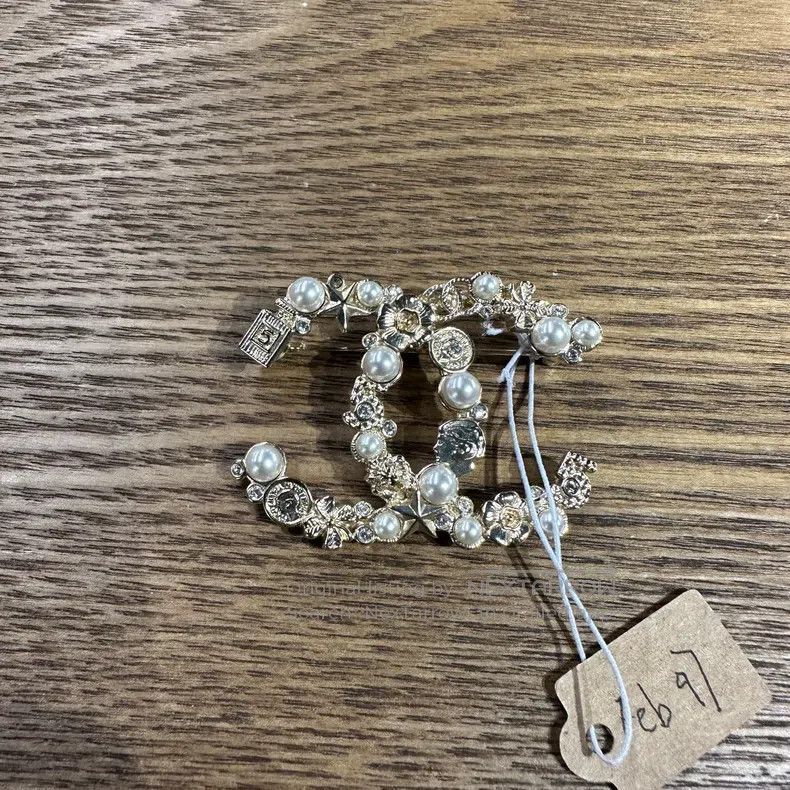 Chanel Chanel Lion-like pearl brooch Size ONE SIZE - 1 Thumbnail