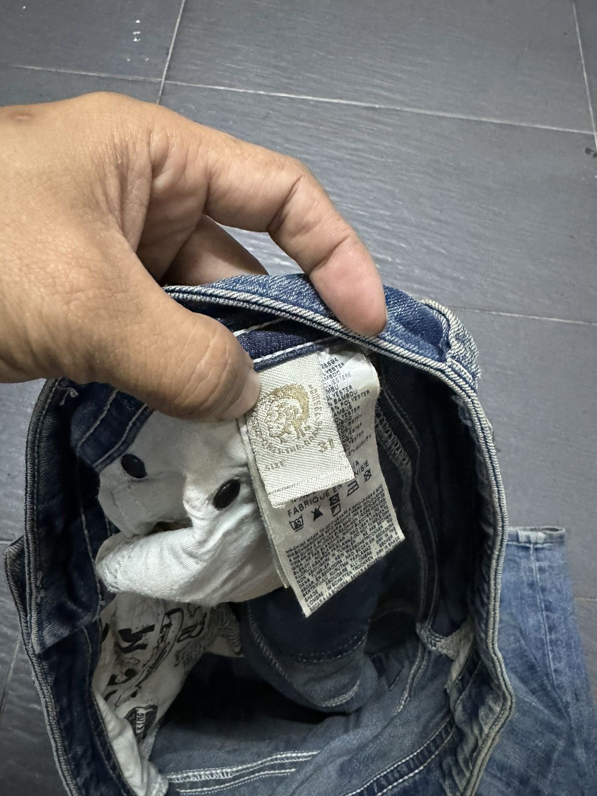 Diesel × If Six Was Nine VINTAGE DIESEL DISTRESSED JEANS Size US 35 - 6 Thumbnail