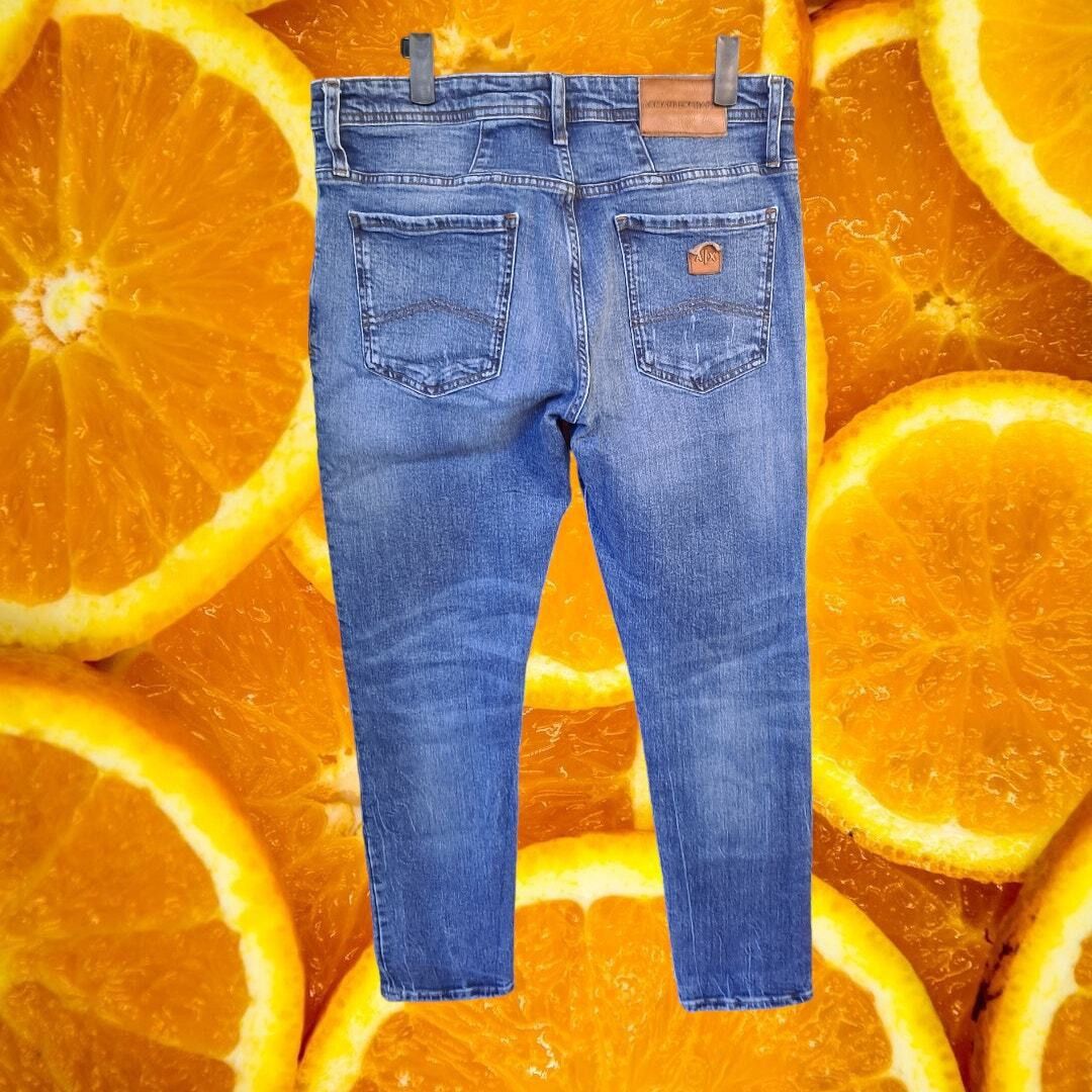 Armani Exchange Armani Exchange Skinny Slightly Distressed Jeans Size 33 Size US 33 - 8 Thumbnail