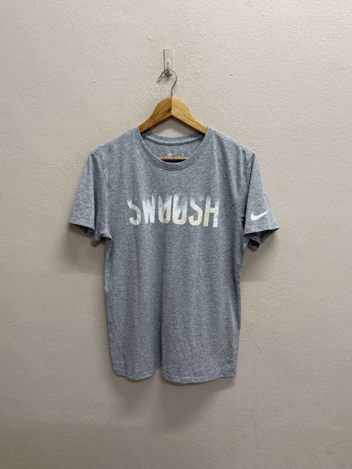 Nike NIKE SWOOSH LOGO SLEEVE TSHIRT Size US S / EU 44-46 / 1 - 3 Thumbnail