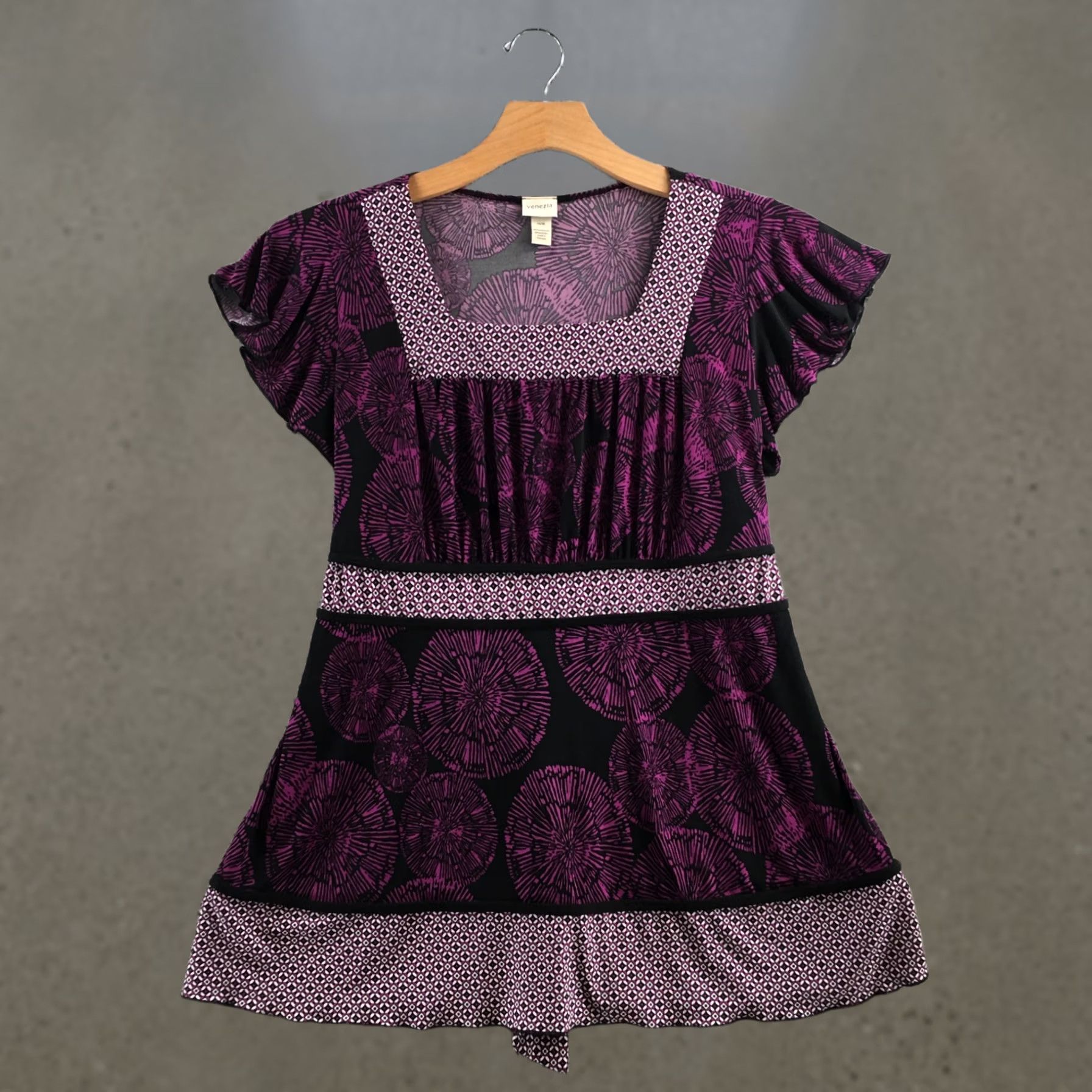 Vintage Venezia Tunic Top Women 14/16 Black Purple Short Sleeve Square Neck Empire Waist Blouse Shirt Size XL / US 12-14 / IT 48-50 - 1 Thumbnail