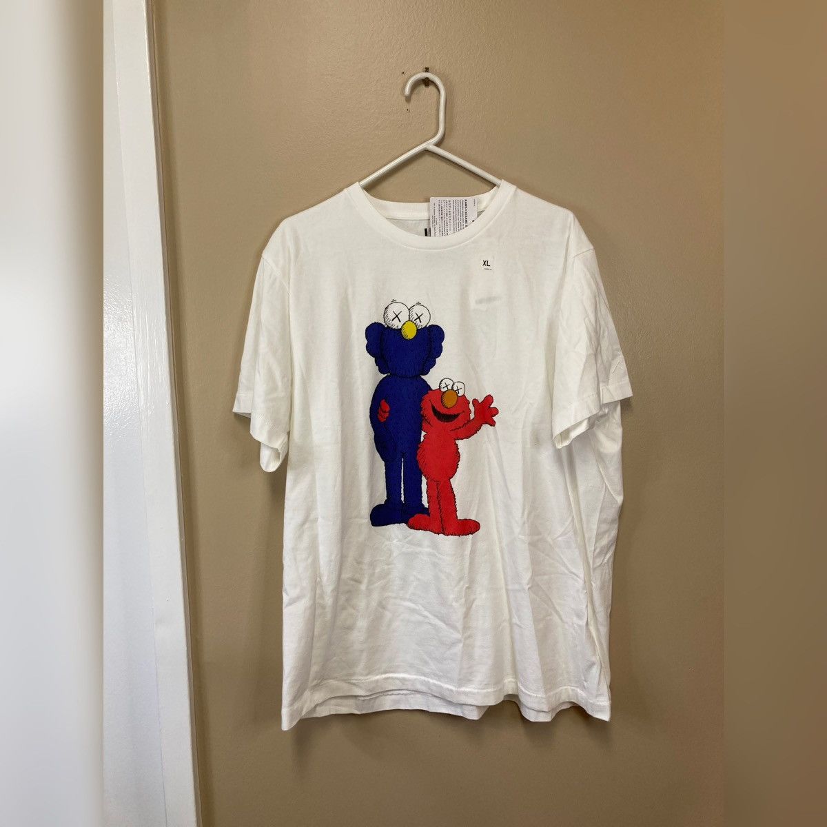 Image of Kaws Uniqlo X Sesame Street Bff Elmo T-Shirt in White, Men's (Size XL)