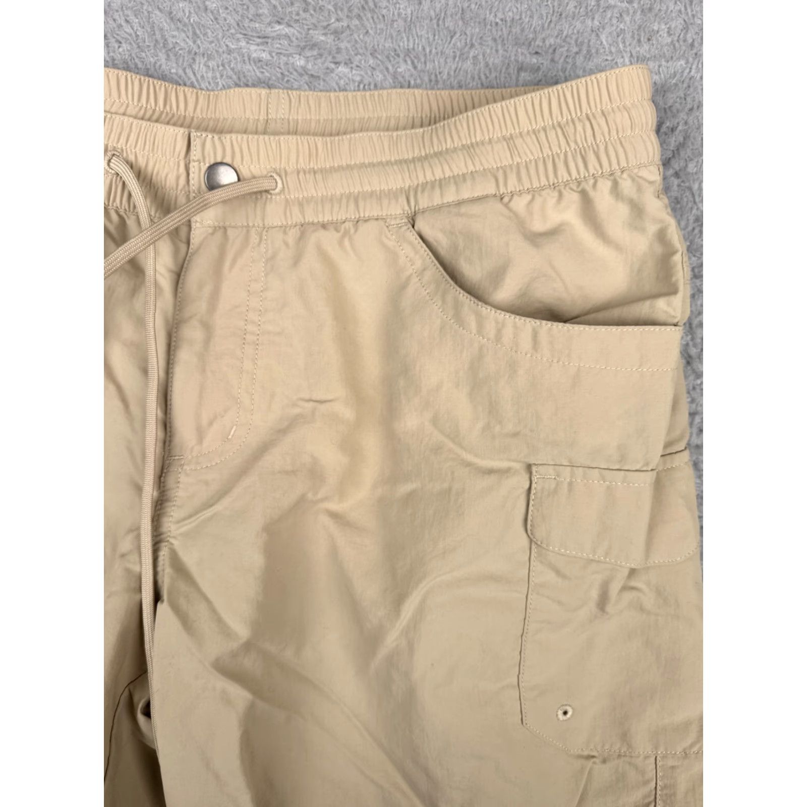 Vintage Columbia Shorts Women Medium Beige Cargo Elastic Waist 100% Nylon Shell 34x5.5 Size 32" / US 10 / IT 46 - 3 Thumbnail