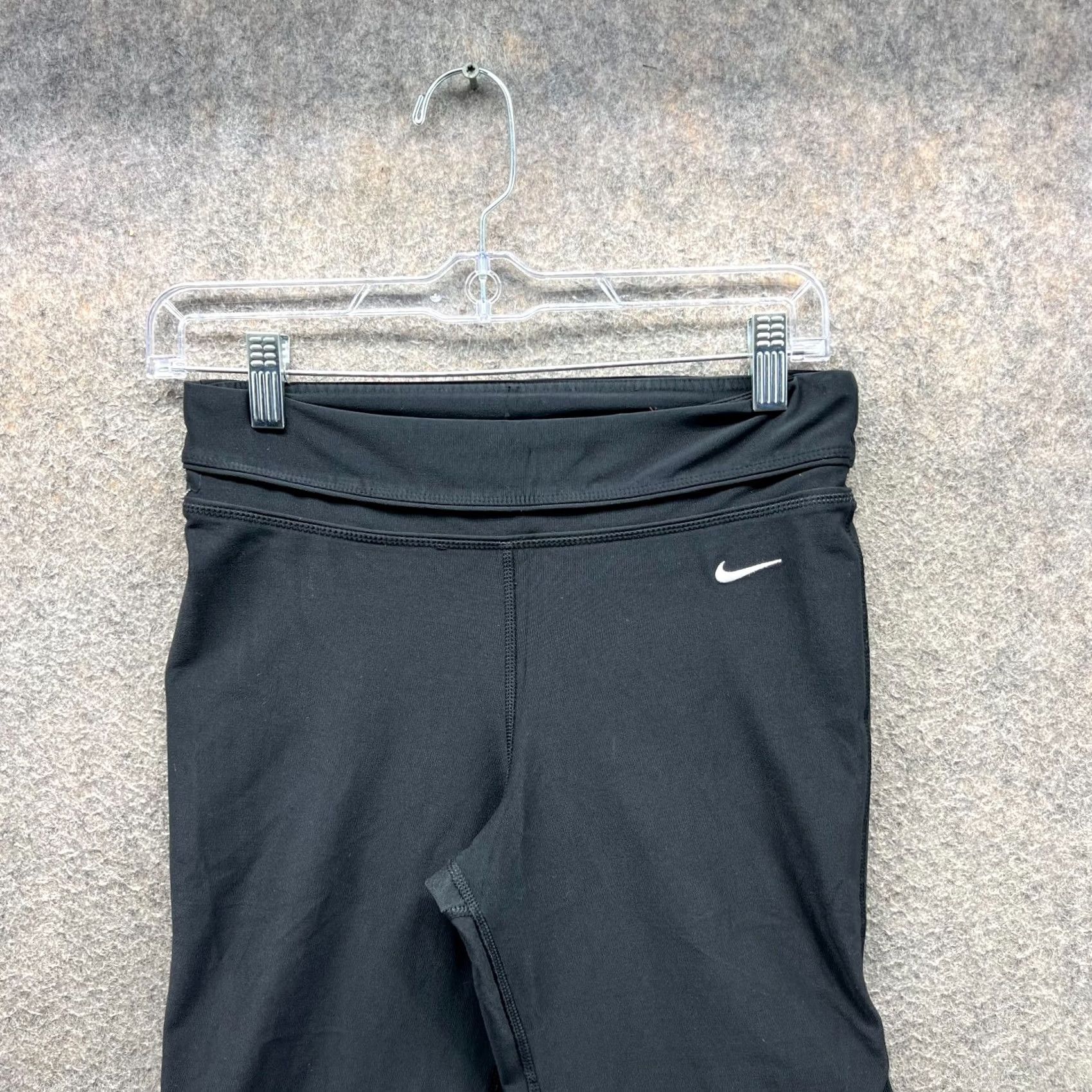 Nike Nike Pants Womens XS Black Athletic Dri Fit Cropped Leggings Swoosh Pockets Slim Inseam 16 Casual Womens XS Black Nike Pants Size 42" / US 20 - 6 Thumbnail