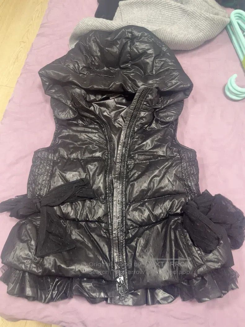 Valentino Valentino Black down vest Size S / US 4 / IT 40 - 1 Thumbnail