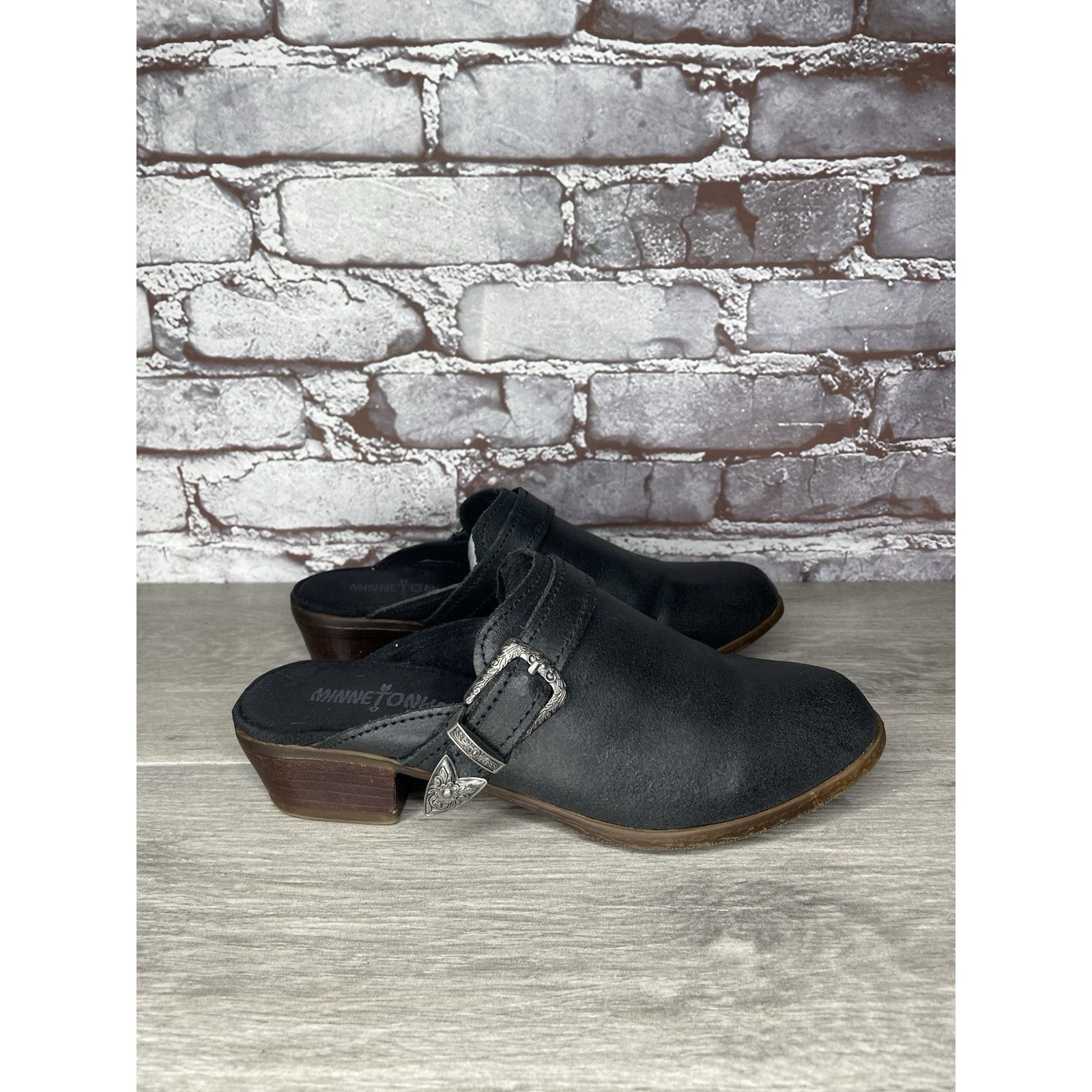 Minnetonka Minnetonka Black Leather Silver Buckle Billie Mules Shoes Wo Size US 7.5 / IT 37.5 - 15 Thumbnail
