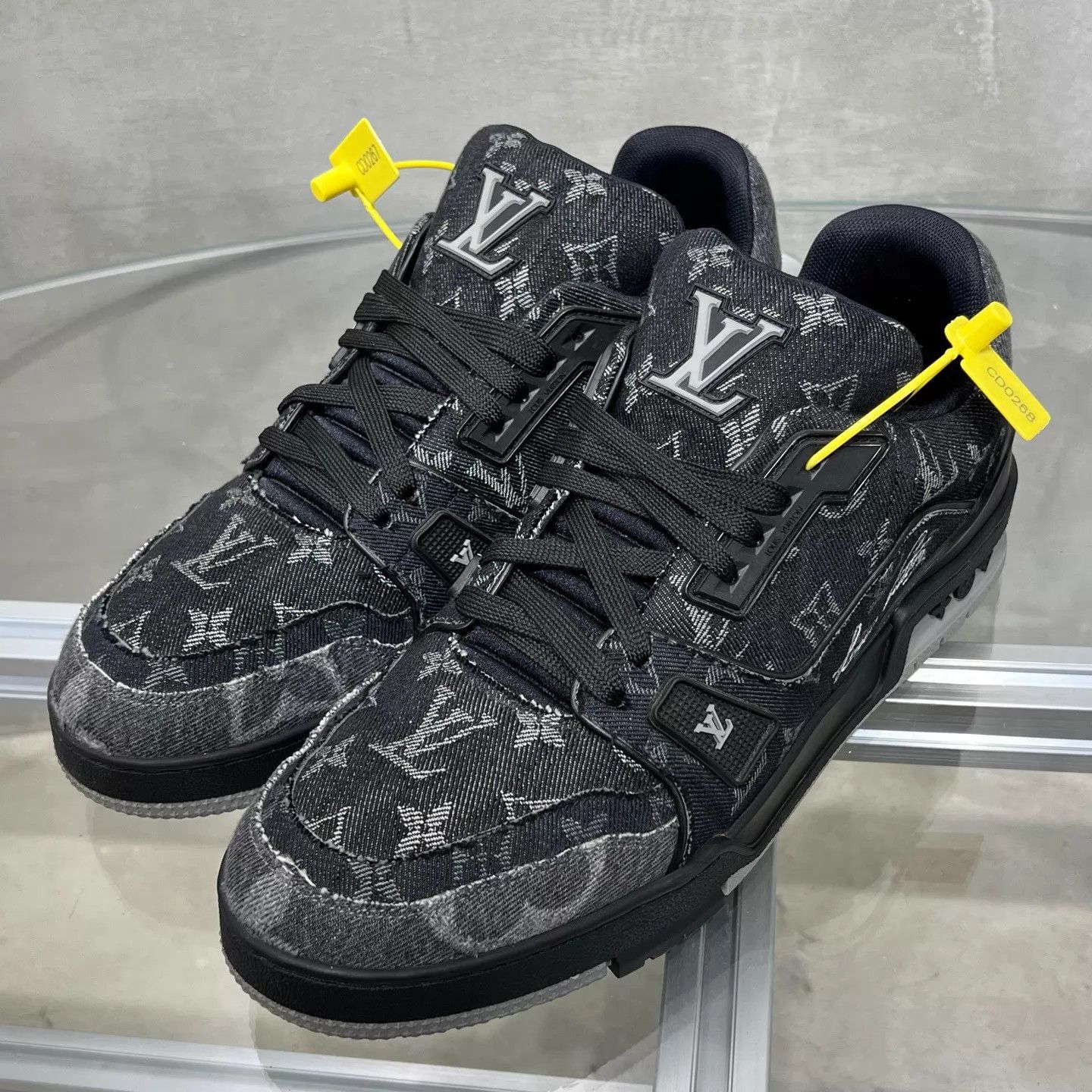 Louis Vuitton LV Trainer Black Distressed Denim UK8 42 Size US 9 / EU 42 - 2 Thumbnail
