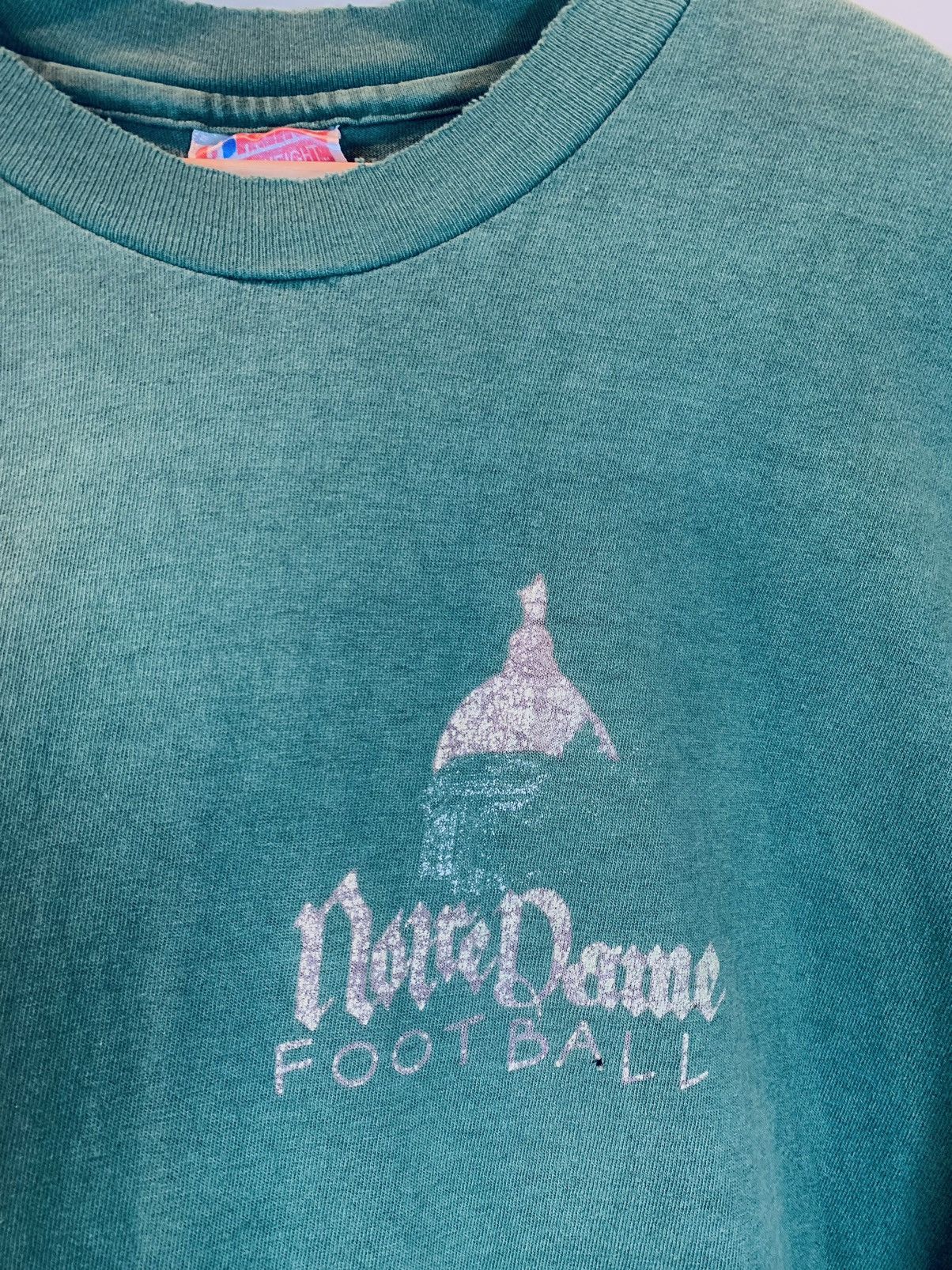 Vintage *RARE* Vintage Notre Dame Football Faded Single Stitch Shirt Size US XL / EU 56 / 4 - 7 Thumbnail