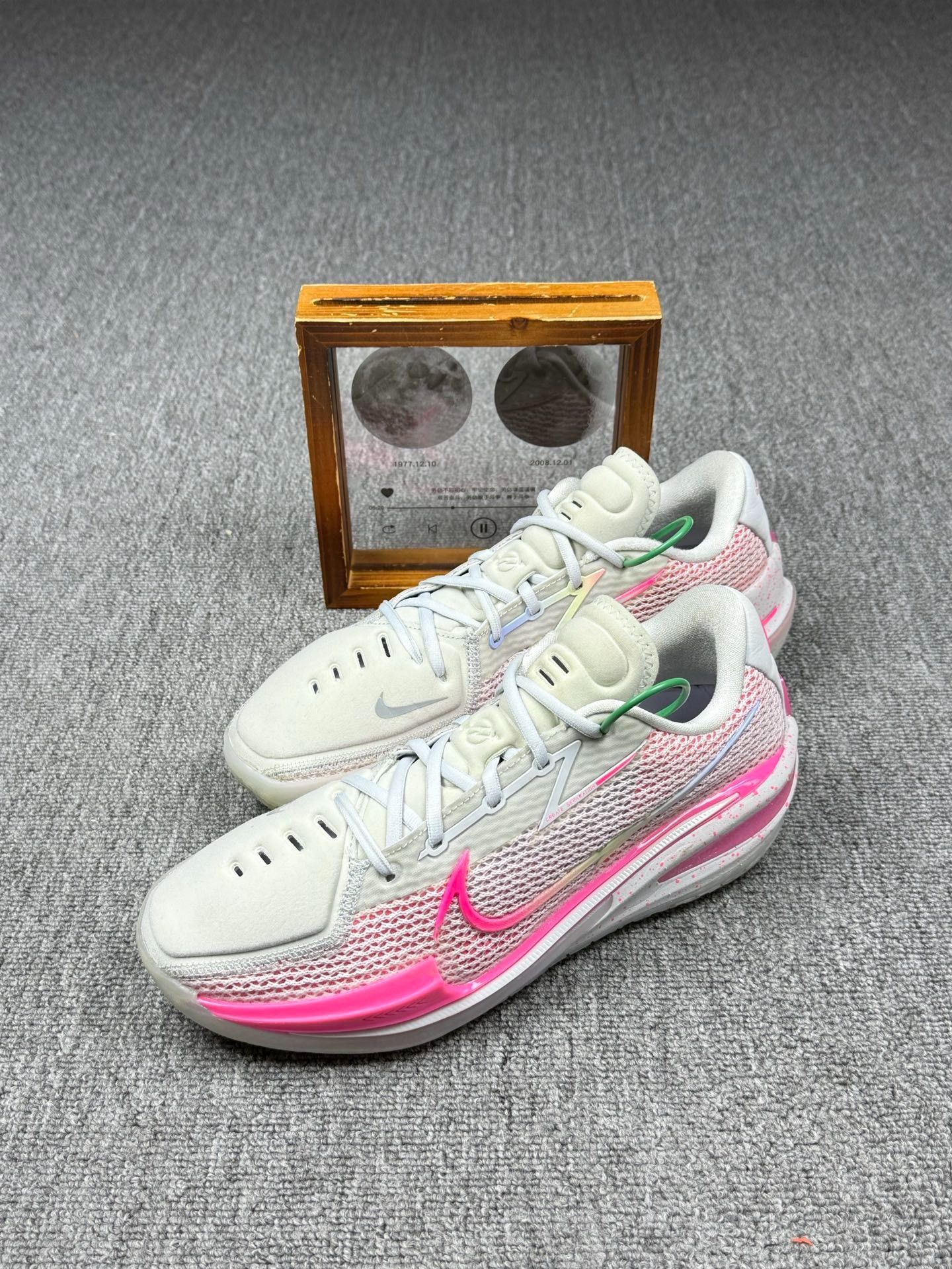 Nike Nike Pink Lowtop Sneakers 11 Men Size US 11 / EU 44 - 1 Thumbnail