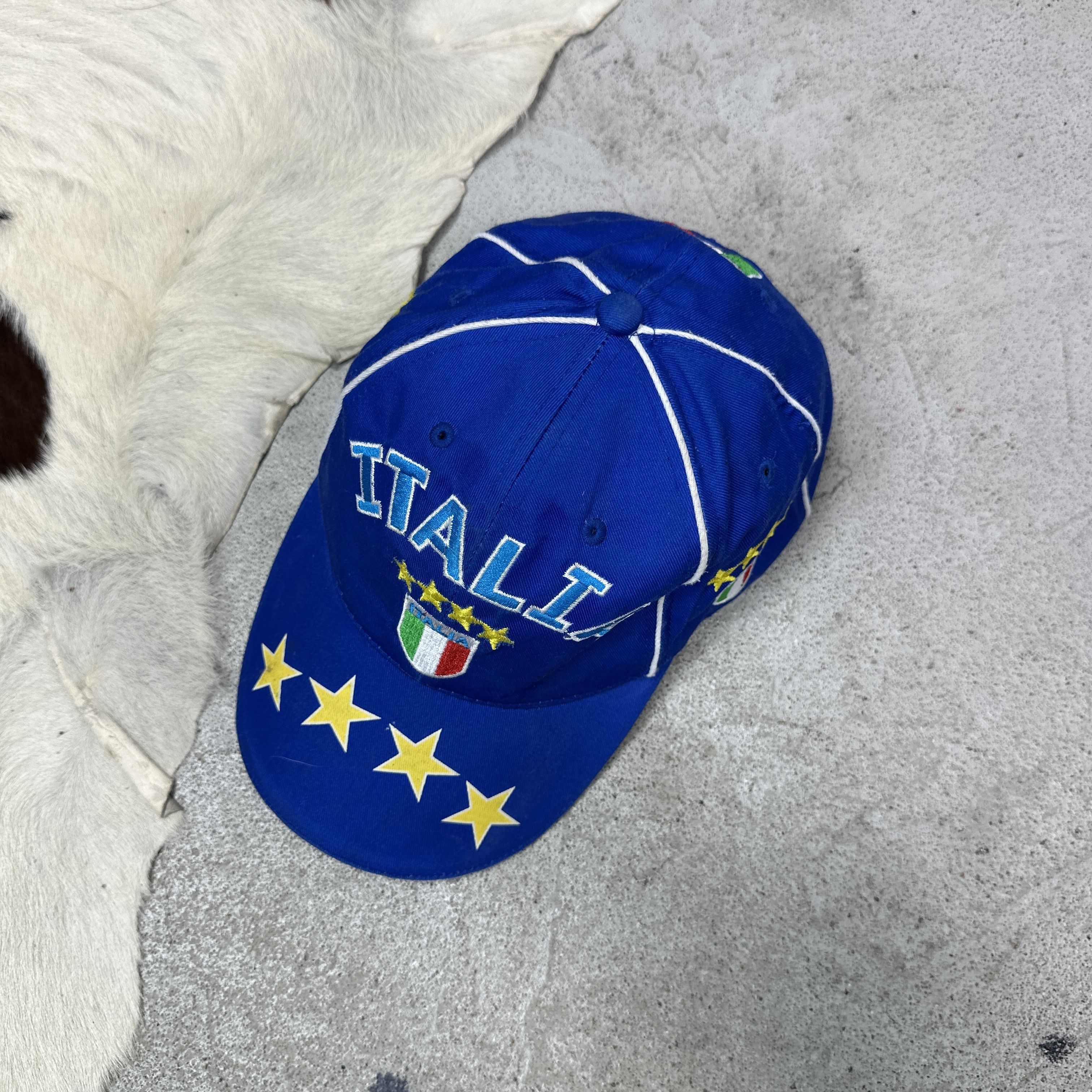 Vintage Vintage Streetwear Sporty Blokecore Italia Hat Y2K Size ONE SIZE - 3 Thumbnail