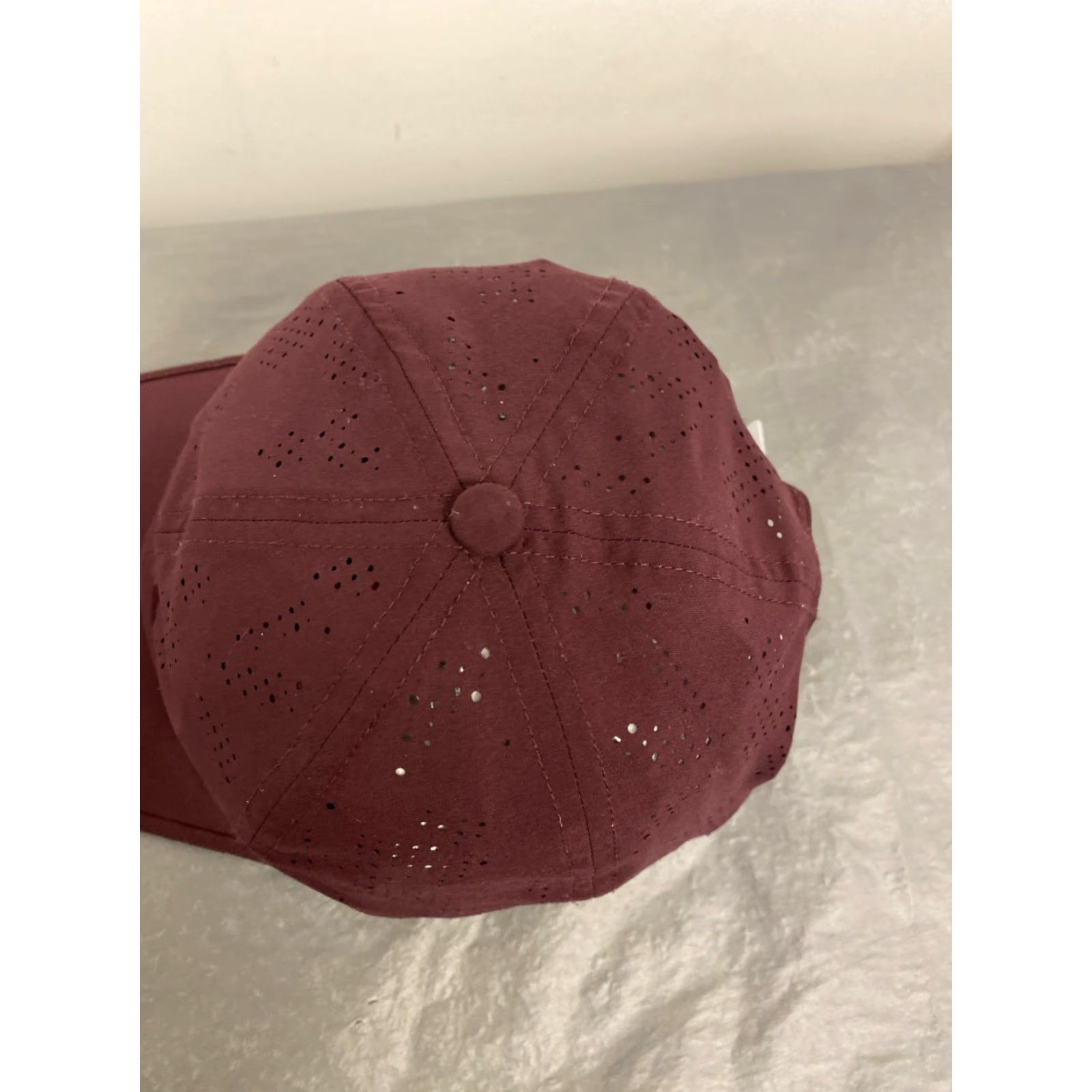 Under Armour Under Armour Hat Cap Women’s 5 Panel Maroon Adjustable Breathable Moisture Wicking Reflective Strap Running/920 Size ONE SIZE - 6 Thumbnail