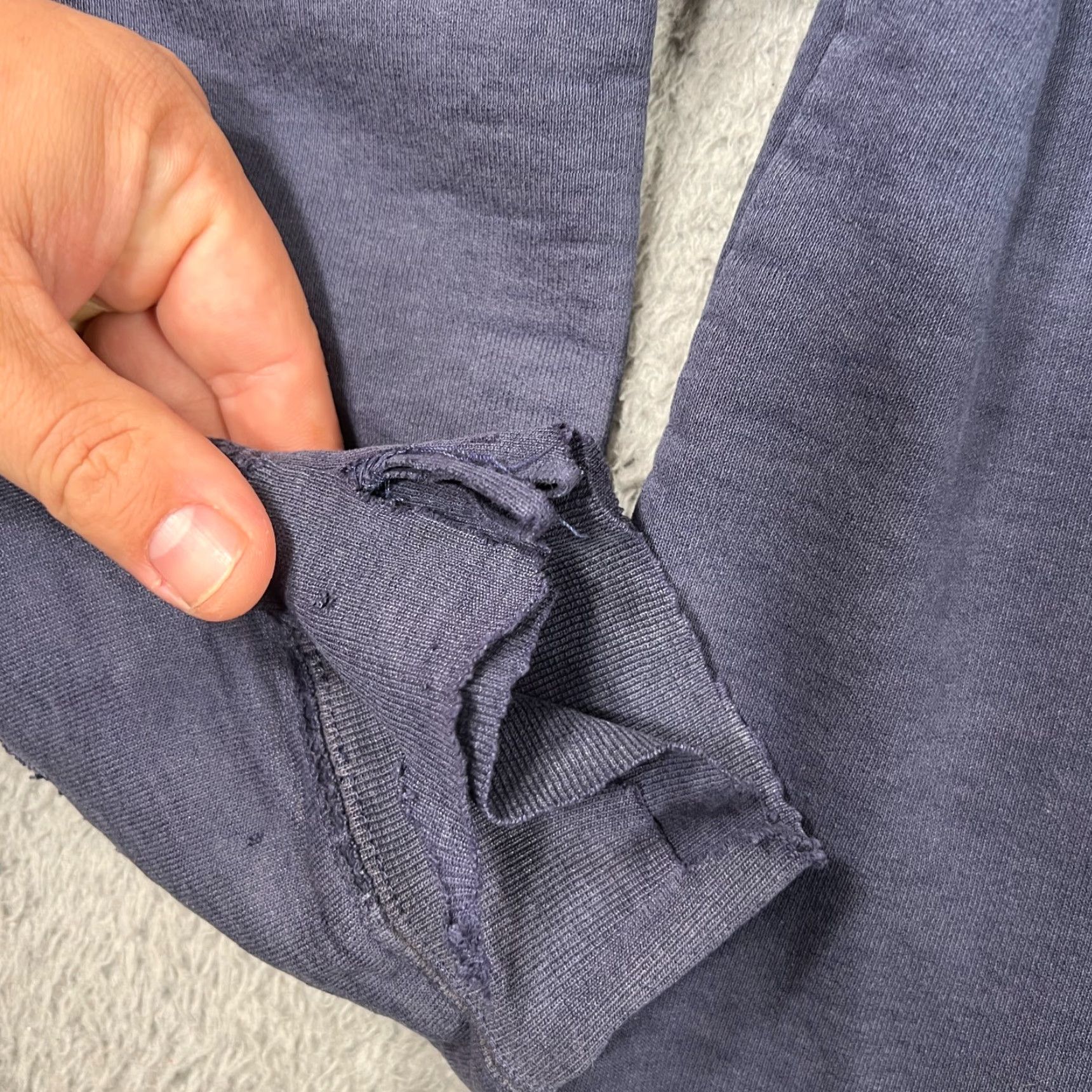 Carhartt VINTAGE Carhartt Hoodie Sweatshirt Pullover Workwear XL Navy Distressed 90s Mens Hoodie Pullover Carhartt K132 Size US XL / EU 56 / 4 - 7 Thumbnail