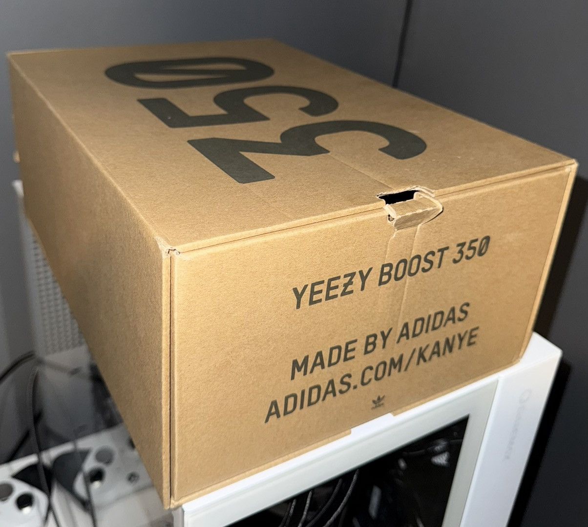 Yeezy Yeezy Boost 350 V2 ‘Blue Tint’ 2023 Size US 10.5 / EU 43-44 - 13 Thumbnail