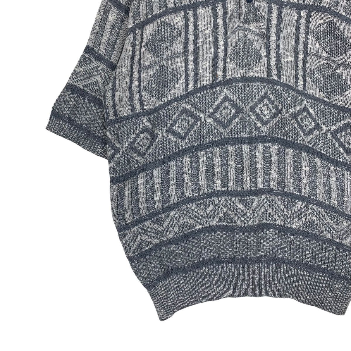 Japanese Brand STOCK RANGE Abstract Design Knitted Polo SS Jumper #1186-C54 Size US L / EU 52-54 / 3 - 3 Thumbnail