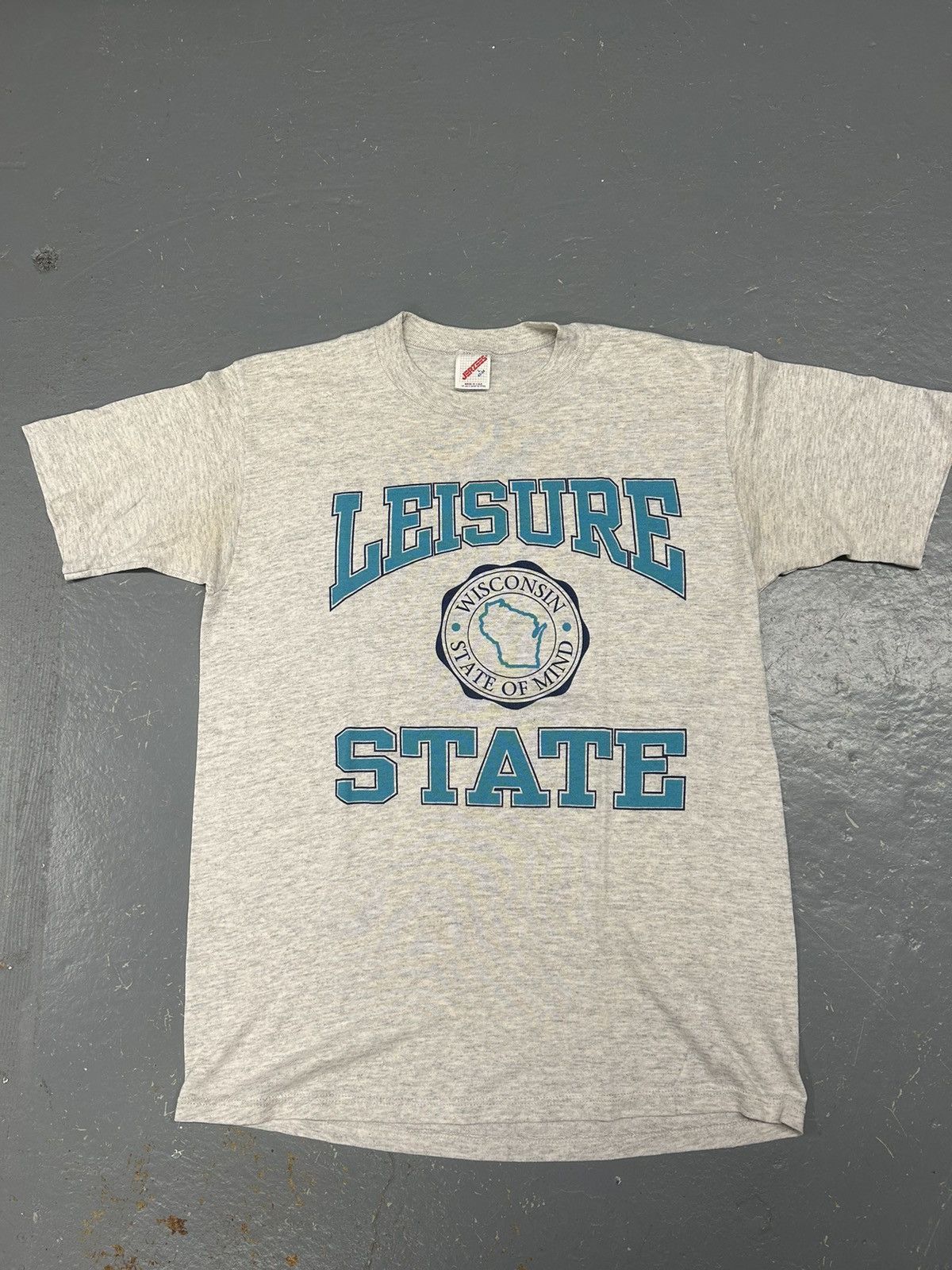 Vintage Crazy Vintage 90s Essential Wisconsin Graphic Grey Tee Shirt Size US M / EU 48-50 / 2 - 1 Thumbnail
