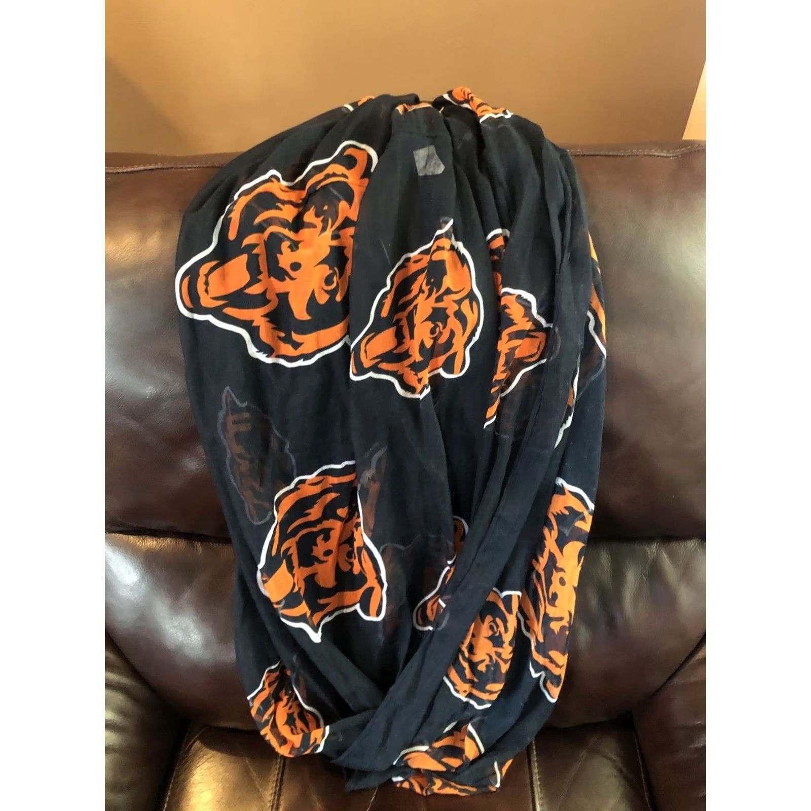 Logo 7 VINTAGE? (No) Chicago Bears Infinity Scarf Women Navy Blue Forever Collectibles BEAR logo Sports Scarf Womens Fall Winter Bears Style Infinity Pattern Size ONE SIZE - 2 Thumbnail
