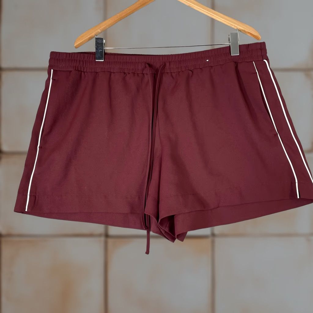 Abercrombie & Fitch Abercrombie & Fitch Shorts Womens XL Burgundy Side Stripe Athletic Loungewear Size 26" / US 2 / IT 38 - 1 Thumbnail