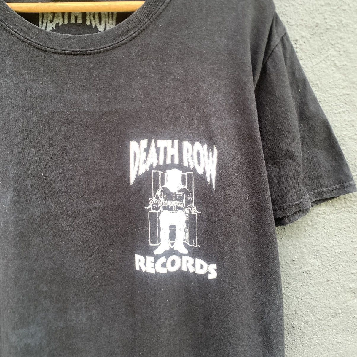 Rap Tees Thrashed Faded Death Row Records Tee Size US L / EU 52-54 / 3 - 4 Thumbnail