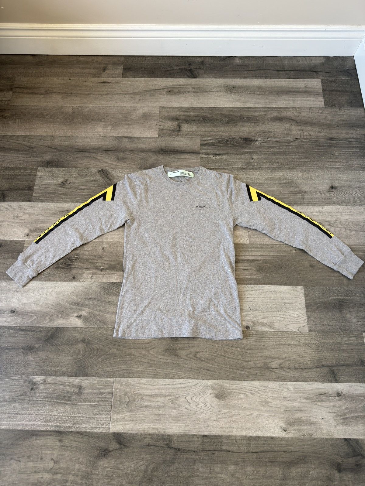 Off-White OFF-WHITE Long Sleeved Tee Size US S / EU 44-46 / 1 - 1 Thumbnail