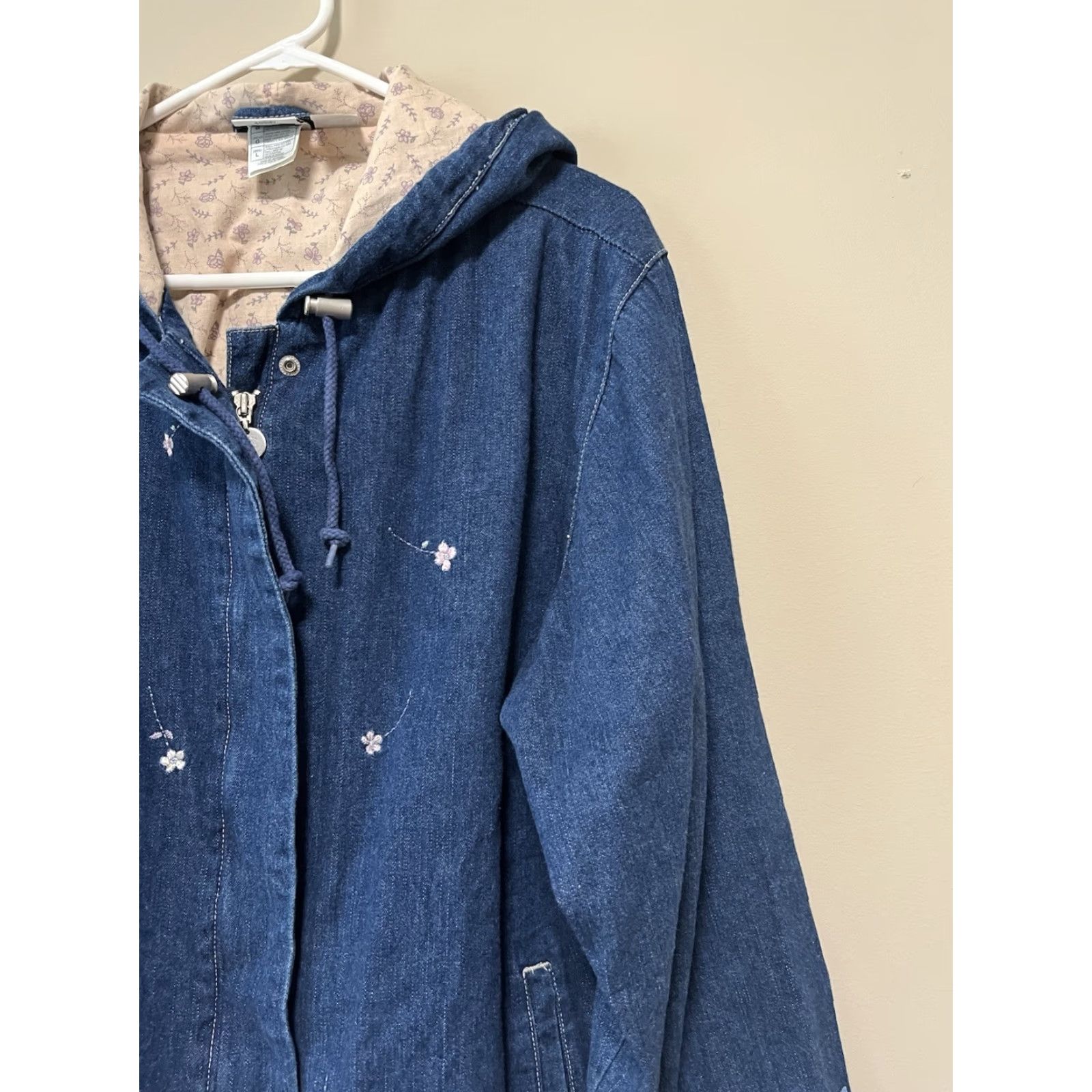 Disney VINTAGE Disney Winnie The Pooh Denim Jacket Full Zip Hood Women’s Large Jacket Blue 90s Cartoon Classic Embroidered Logo Button Womens Size L / US 10 / IT 46 - 6 Thumbnail