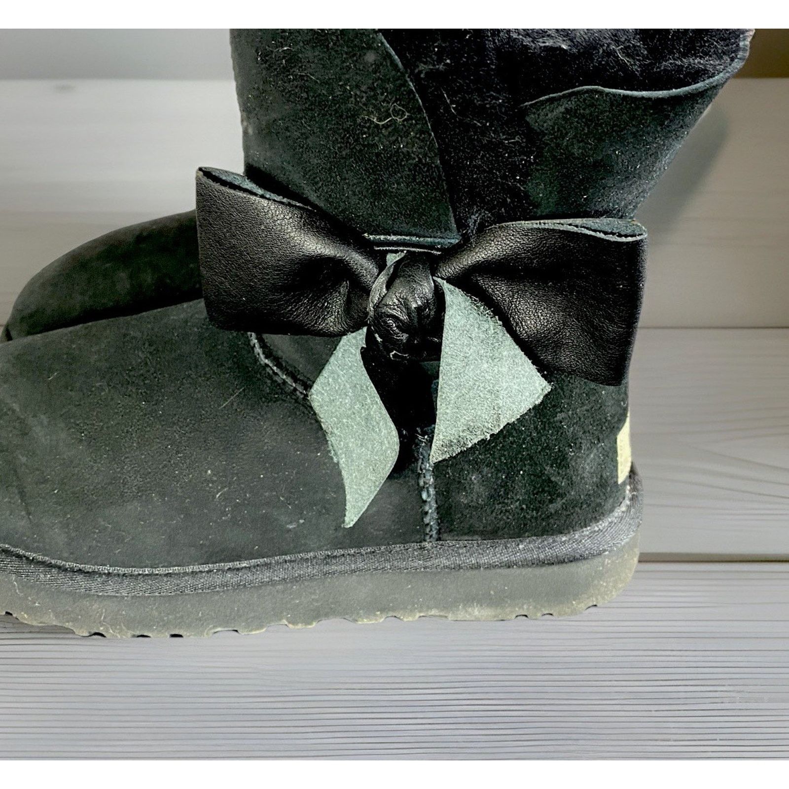 Ugg UGG Australia Daelynn Winter Boots Size 8 Black Leather Size US 8 / IT 38 - 3 Thumbnail