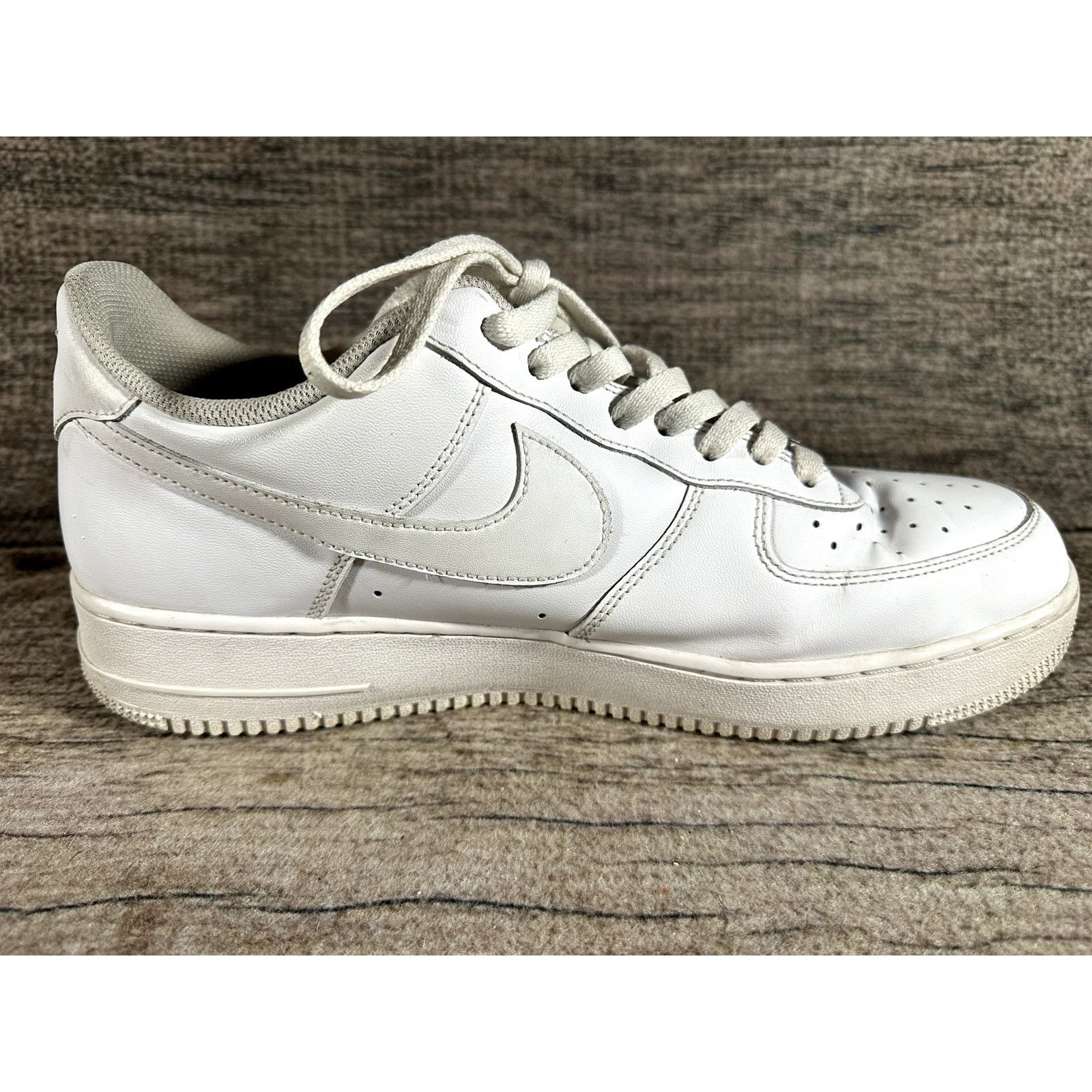Nike Nike Air Force One ‘07 Size 13 White Casual Sneaker Shoe Size US 12 / EU 45 - 6 Thumbnail