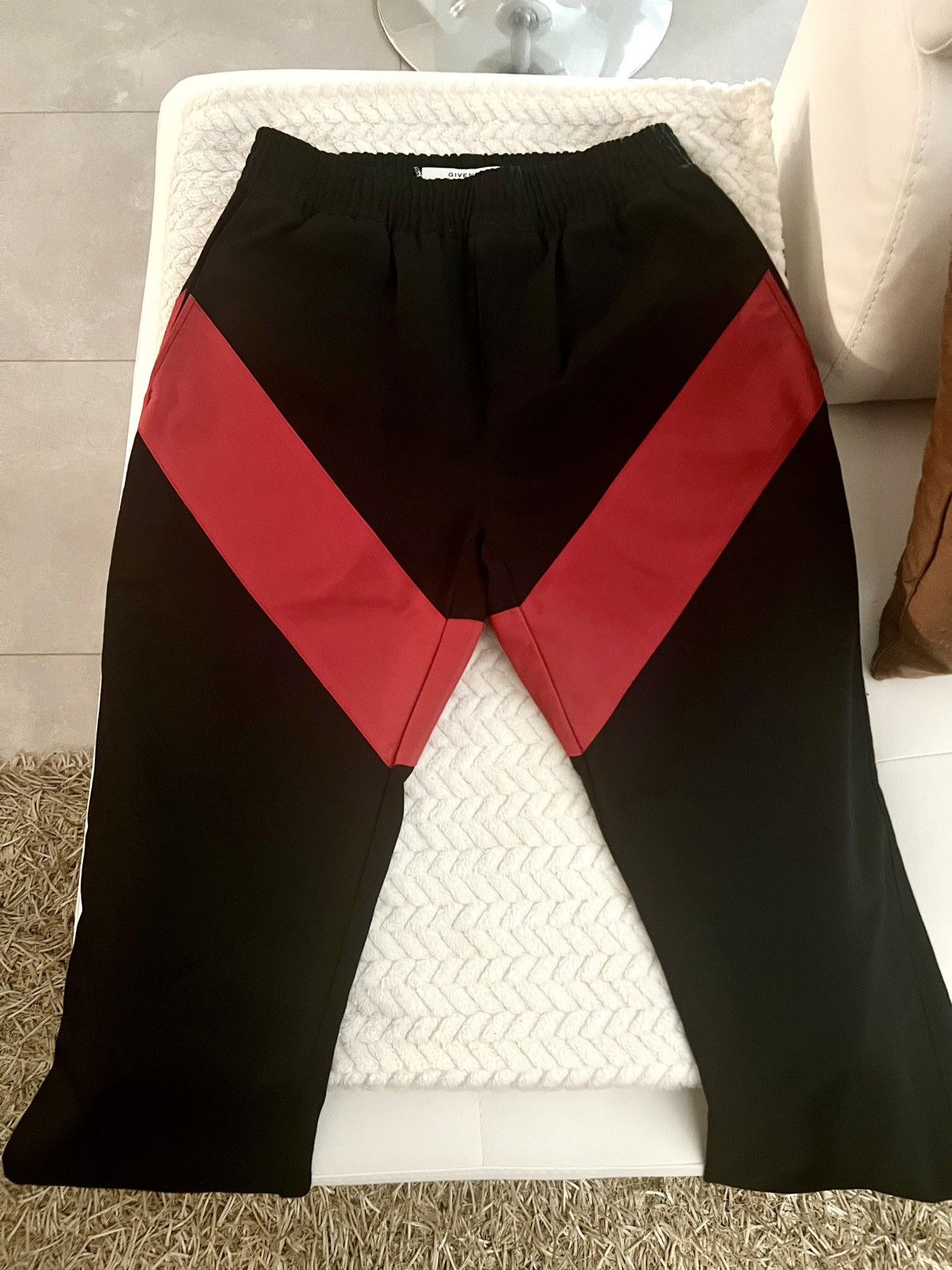 Givenchy RARE Givenchy Luxury Sweatpants Red V Design Black Pants Size US 30 / EU 46 - 3 Thumbnail