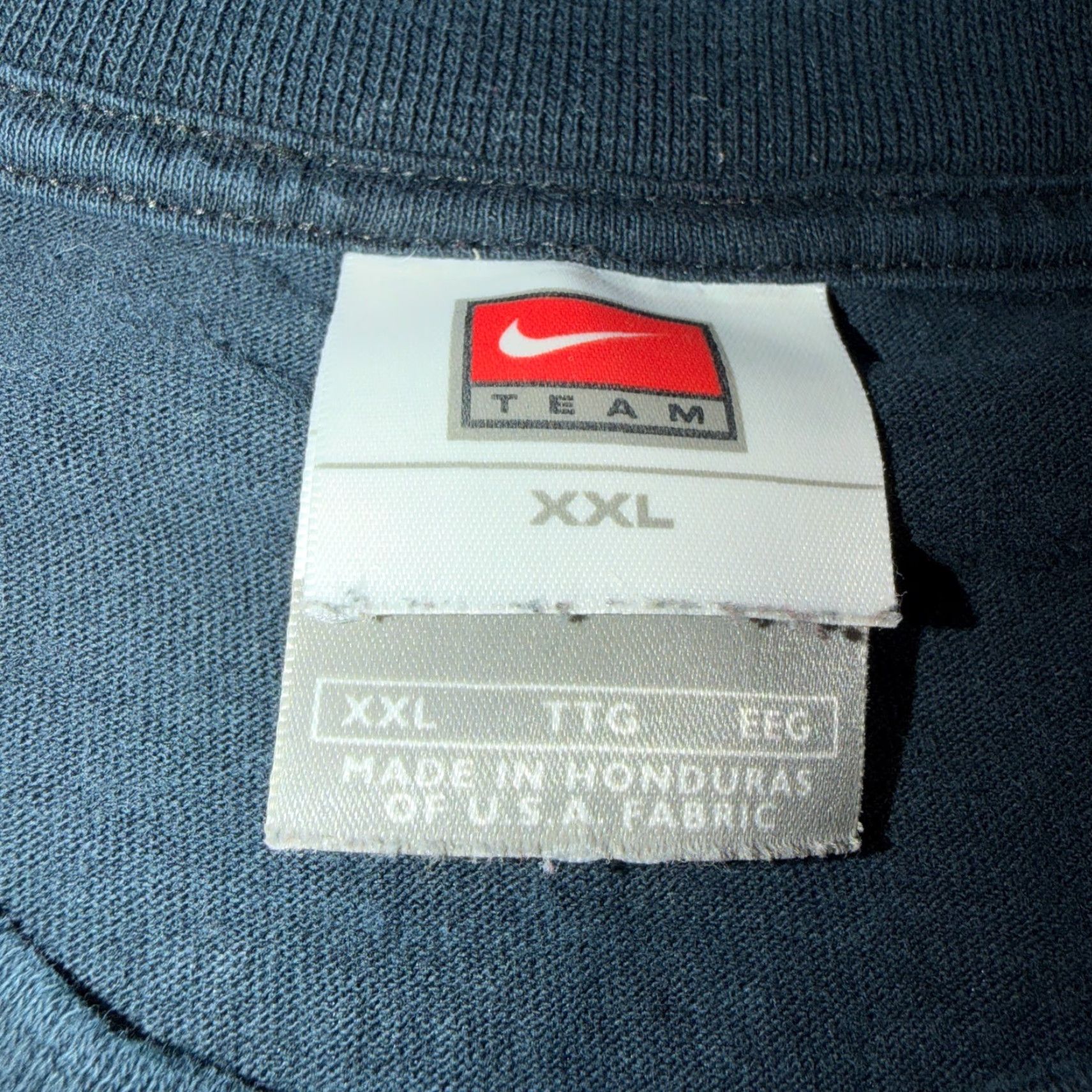 Nike VINTAGE Nike Beavers T Shirt Black 2XL Center Swoosh Double-Sided Oregon College Nike Shirt Men 70s 80s Graphic Tee Size US XXL / EU 58 / 5 - 3 Thumbnail