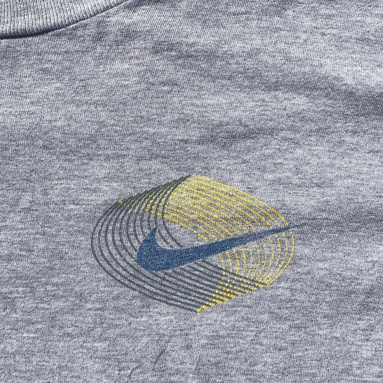 Nike Vintage 90s Nike Swoosh Graphic Tee Grey Size M Size US M / EU 48-50 / 2 - 2 Thumbnail