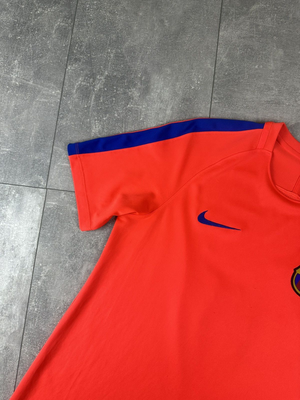 Nike Nike Barcelona FC 2016/17 Training Soccer Football Jersey Size US M / EU 48-50 / 2 - 2 Thumbnail